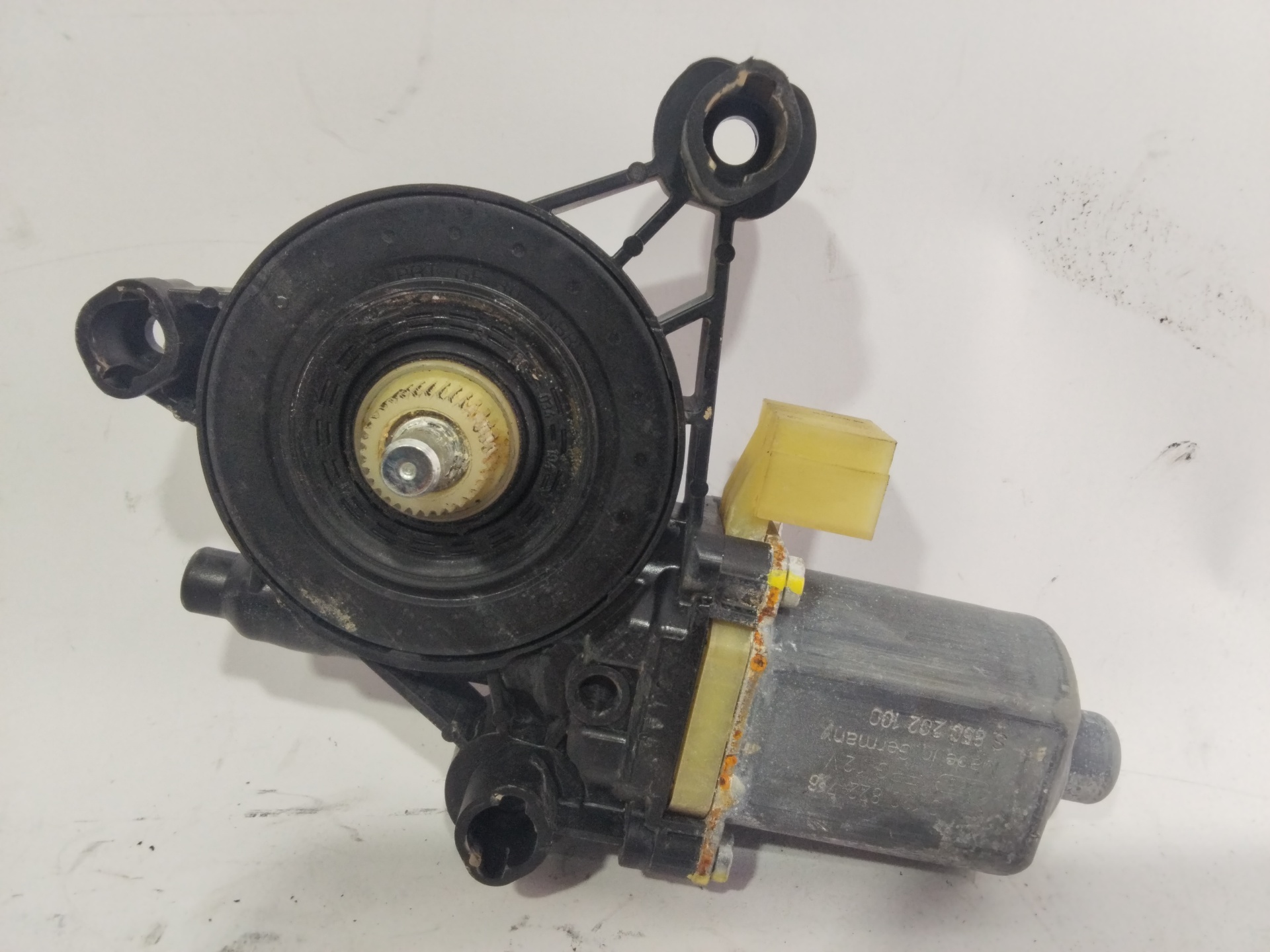 Motor elevalunas delantero derecho CLH,CXX 0130822716 de Volkswagen Golf alltrack vii variant (ba5, bv5) 2014-2015