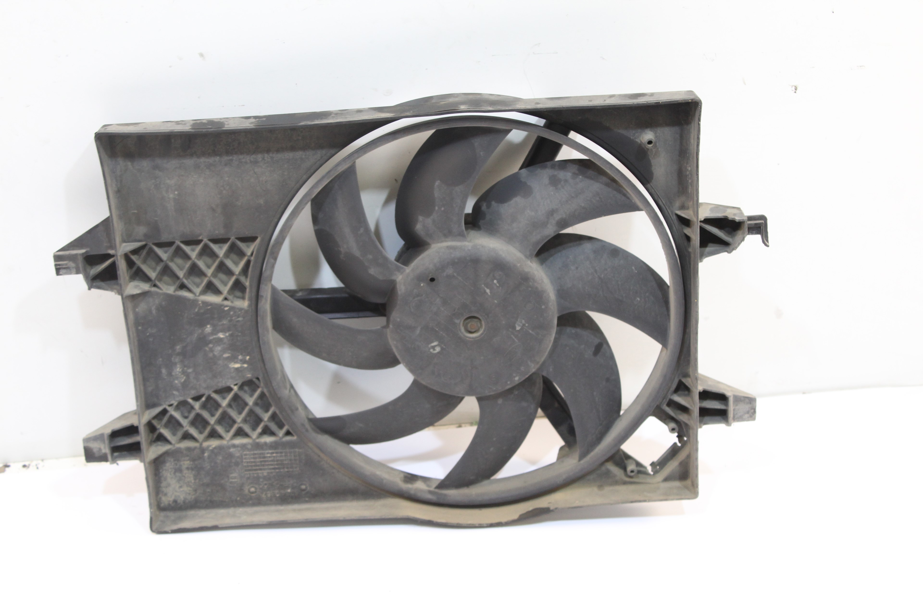 FORD Diffuser Fan 8240367 23770021