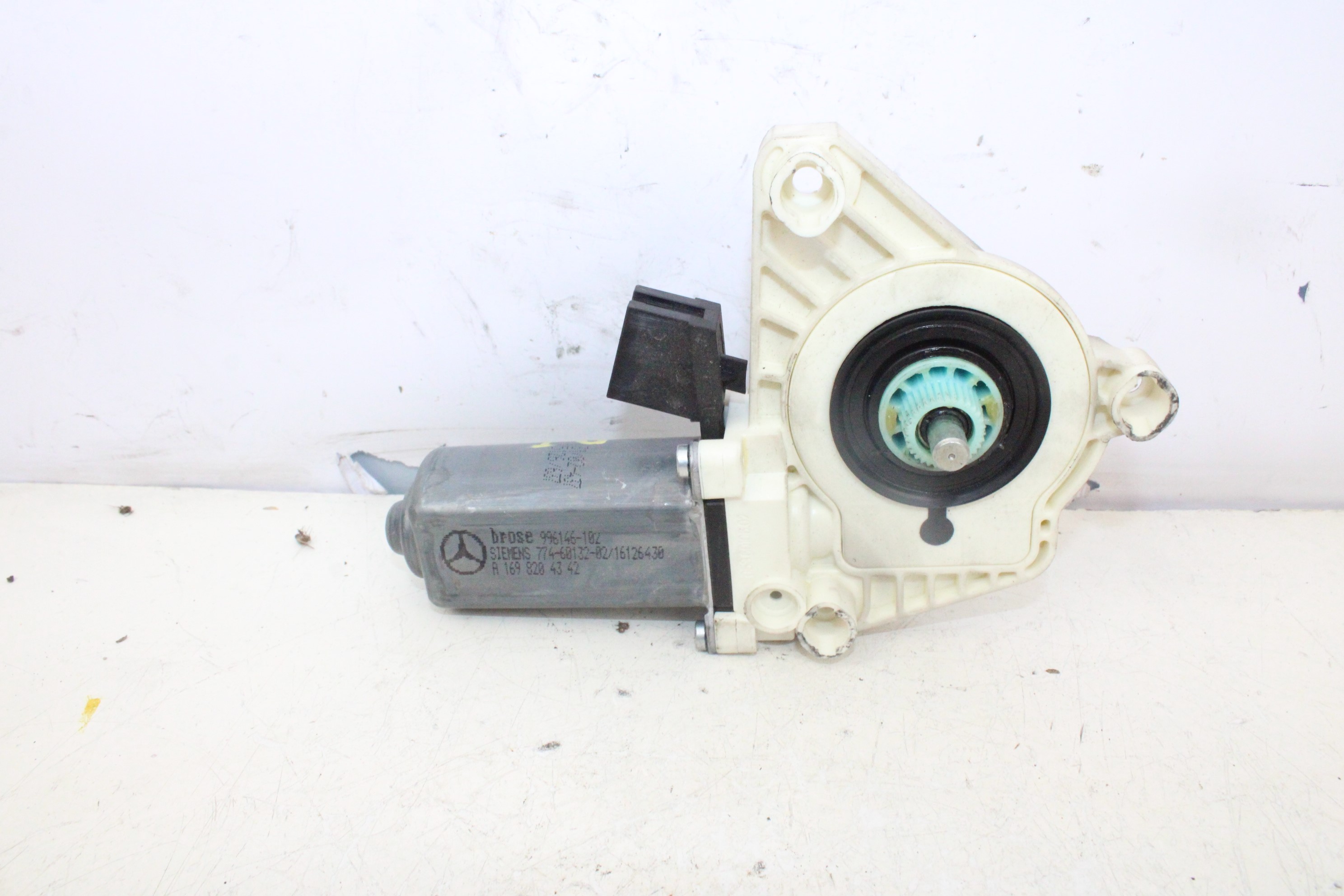 MERCEDES-BENZ A-Class W169 (2004-2012) Motor regulator geam ușă stânga față A1698204342 21074107