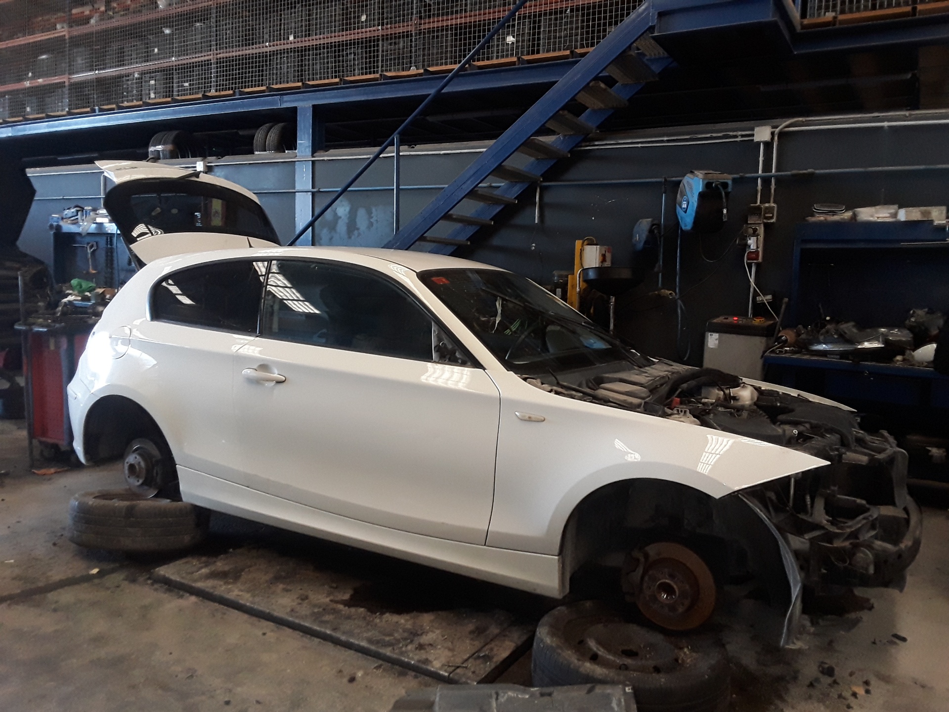 BMW 1 Series E81/E82/E87/E88 (2004-2013) Oikean puolen siipipeili 7164601 23791614