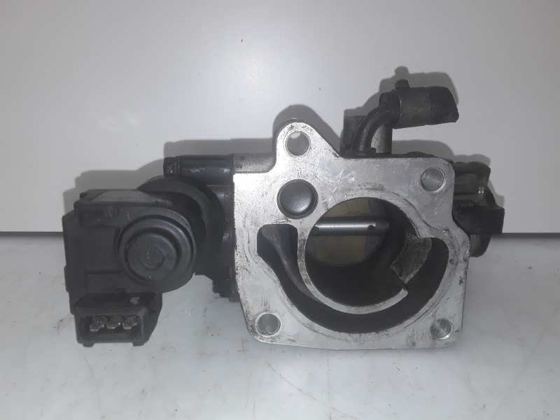 Caja de mariposa 3517022600 de Hyundai Coupe 2002-0 - pieza usada