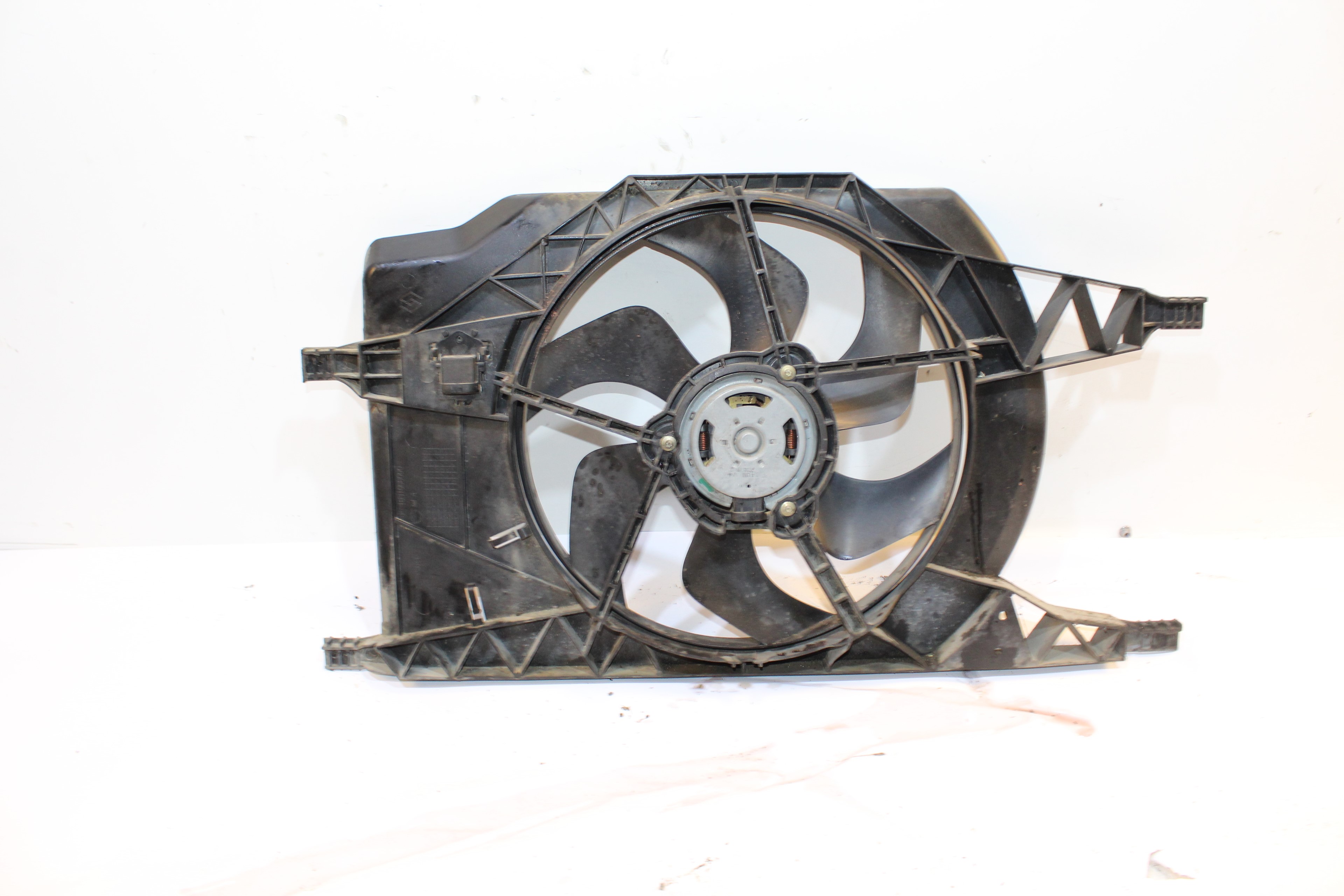 RENAULT Laguna 2 generation (2001-2007) Diffuser Fan 1831068000 23764110