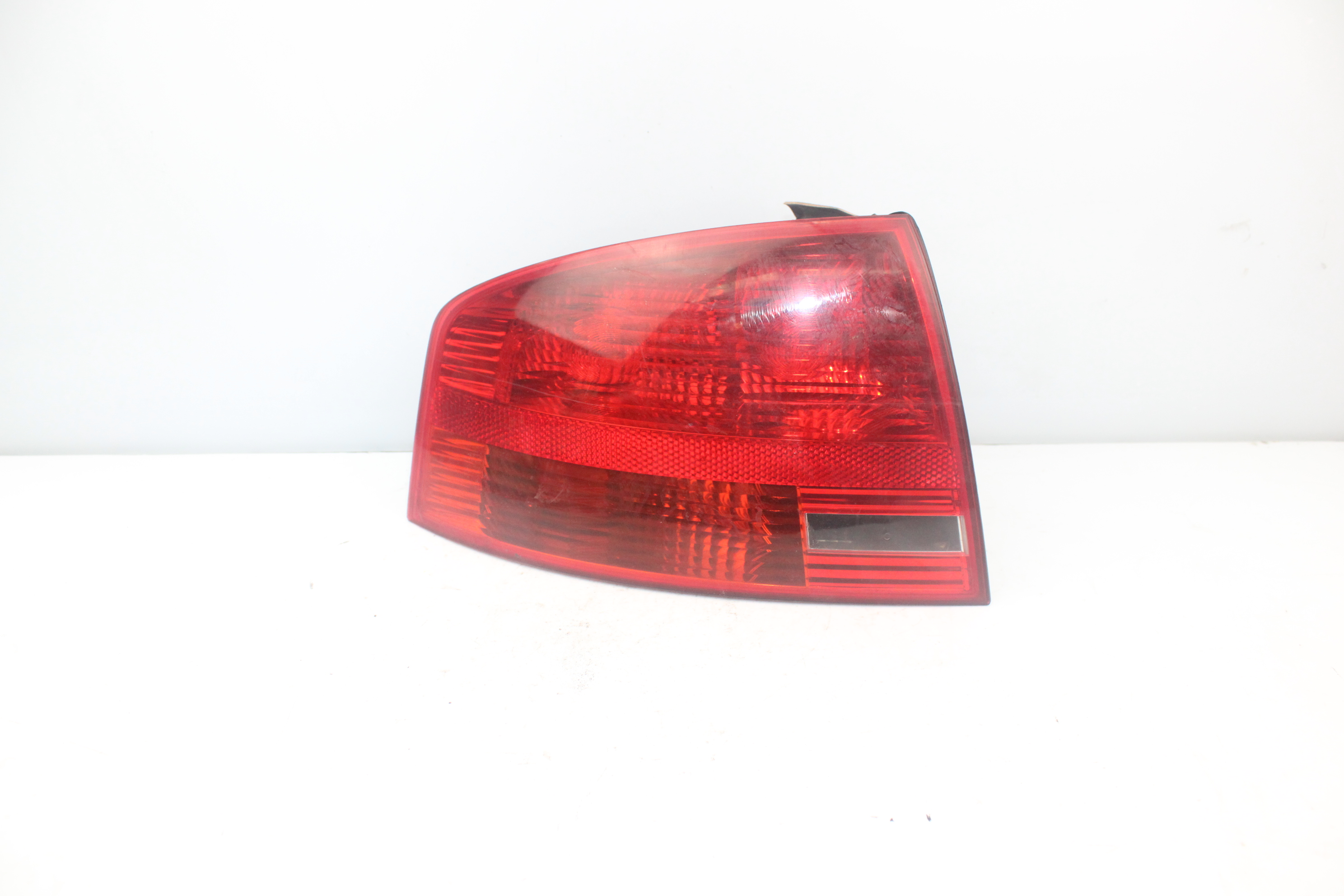 AUDI A4 B7/8E (2004-2008) Galinis kairys žibintas 8E5945095 24064983