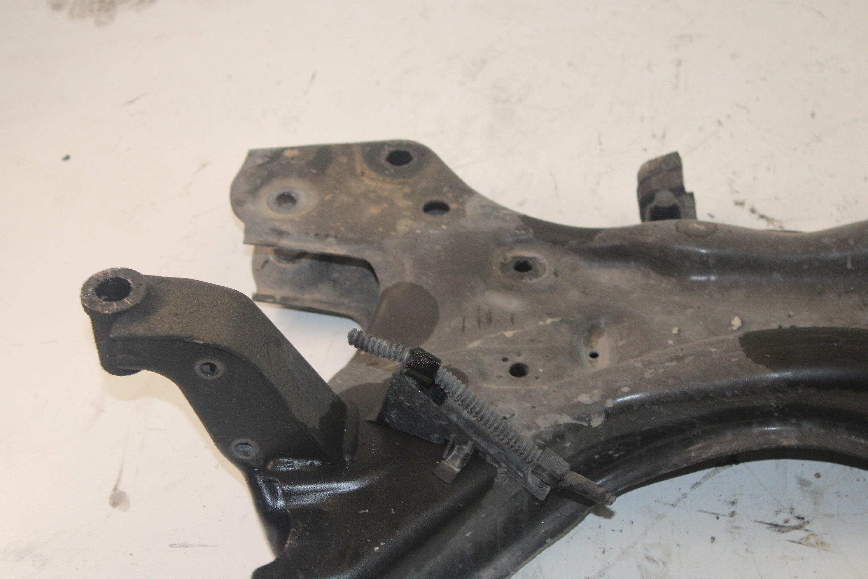 AUDI A1 8X (2010-2020) Front Suspension Subframe NOTIENEREFERENCIA 25188766