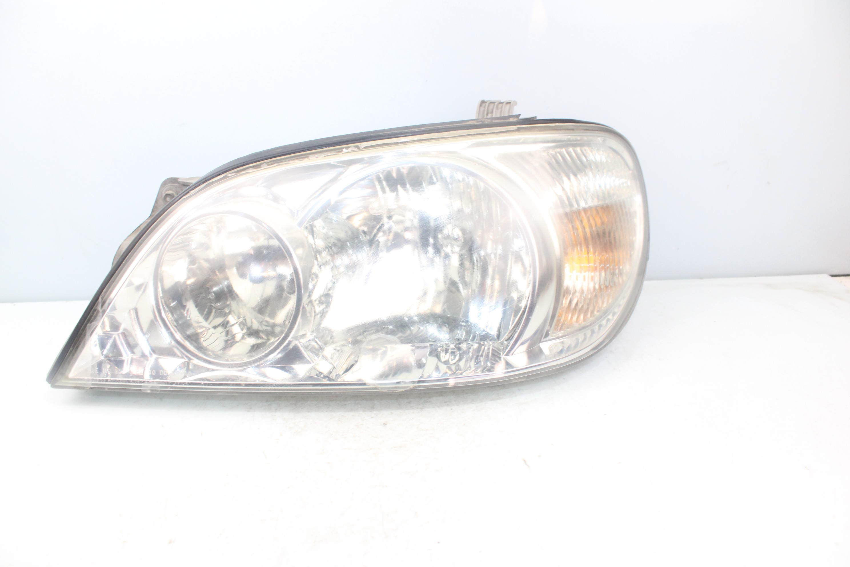 KIA Carnival UP/GQ (1999-2006) Front Left Headlight NOTIENEREFERENCIA 25180477