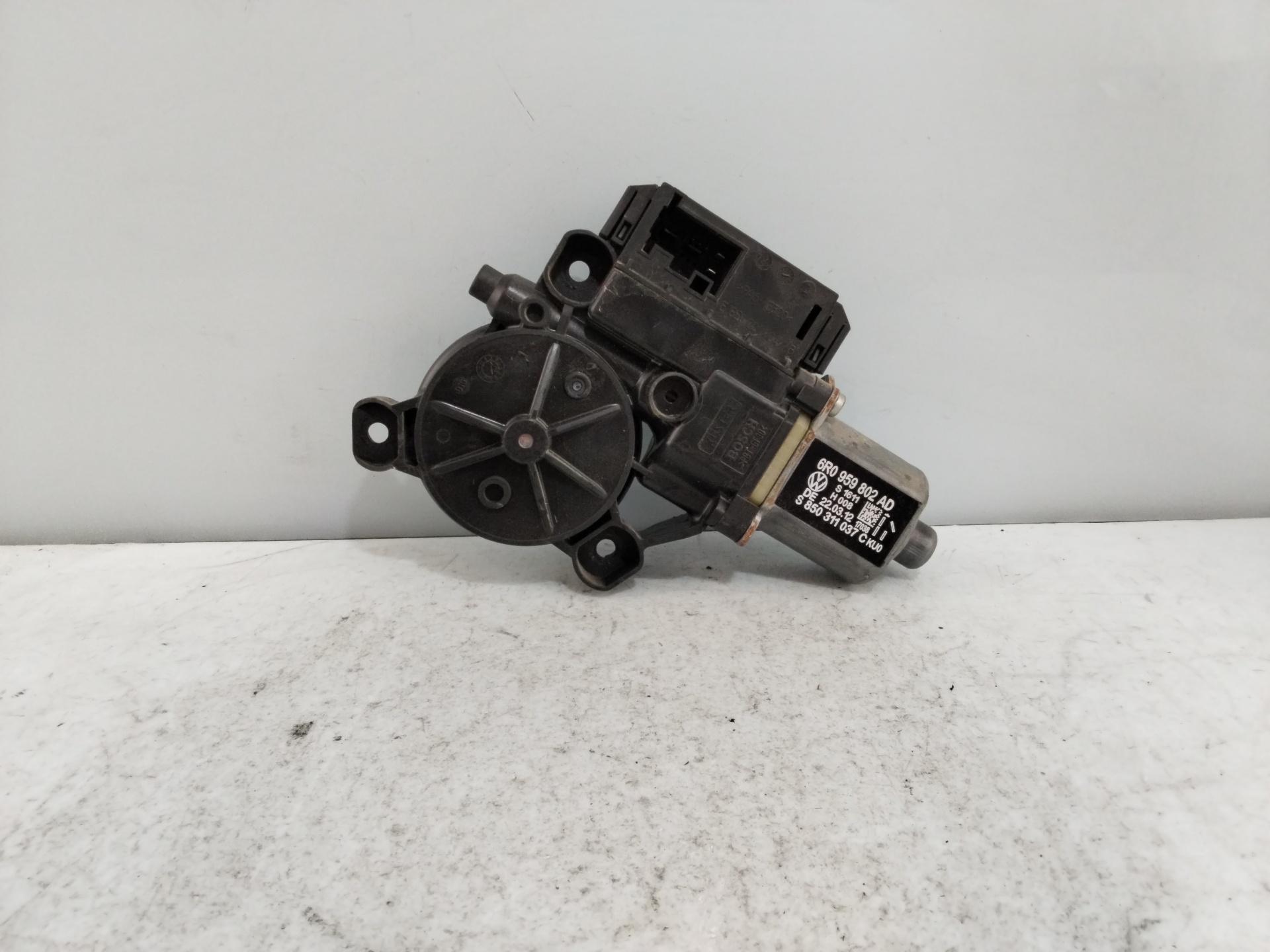 SEAT Ibiza 4 generation (2008-2017) Moteur de commande de vitre de porte avant droite 6R0959802 25577925