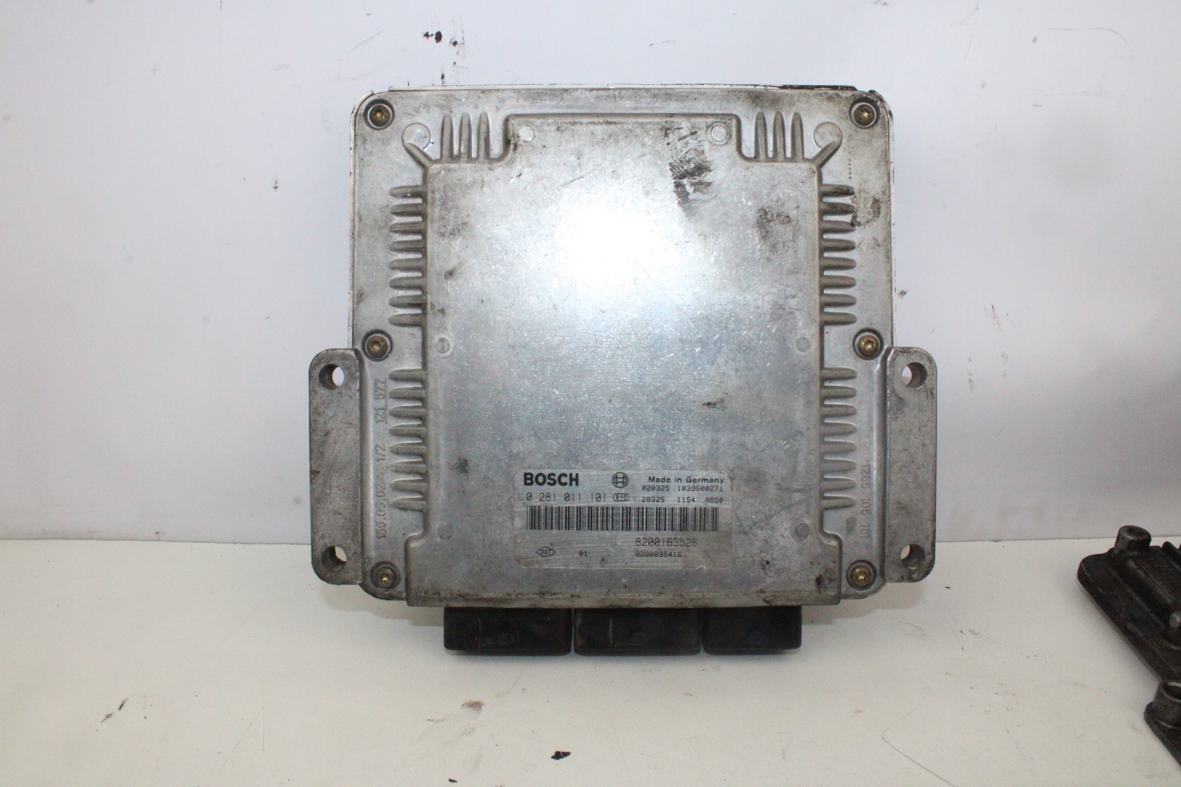 RENAULT Laguna 2 generation (2001-2007) Блок керування двигуном ECU 0281011101,8200163528 26030515