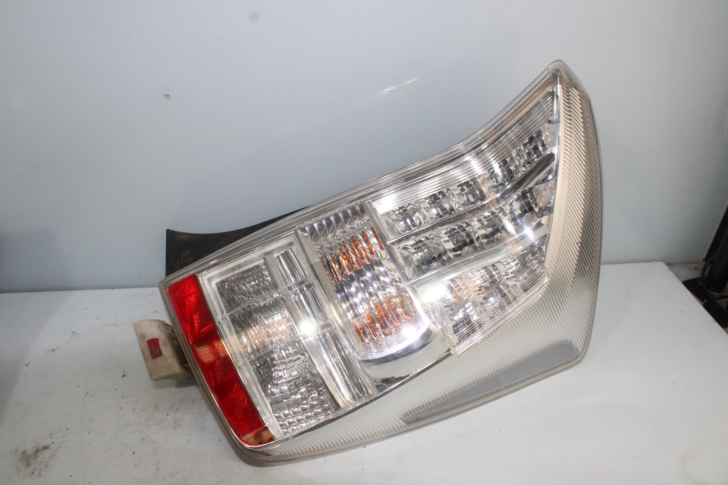 TOYOTA Prius 3 generation (XW30) (2009-2015) Rear Right Taillight Lamp E115335 25191132