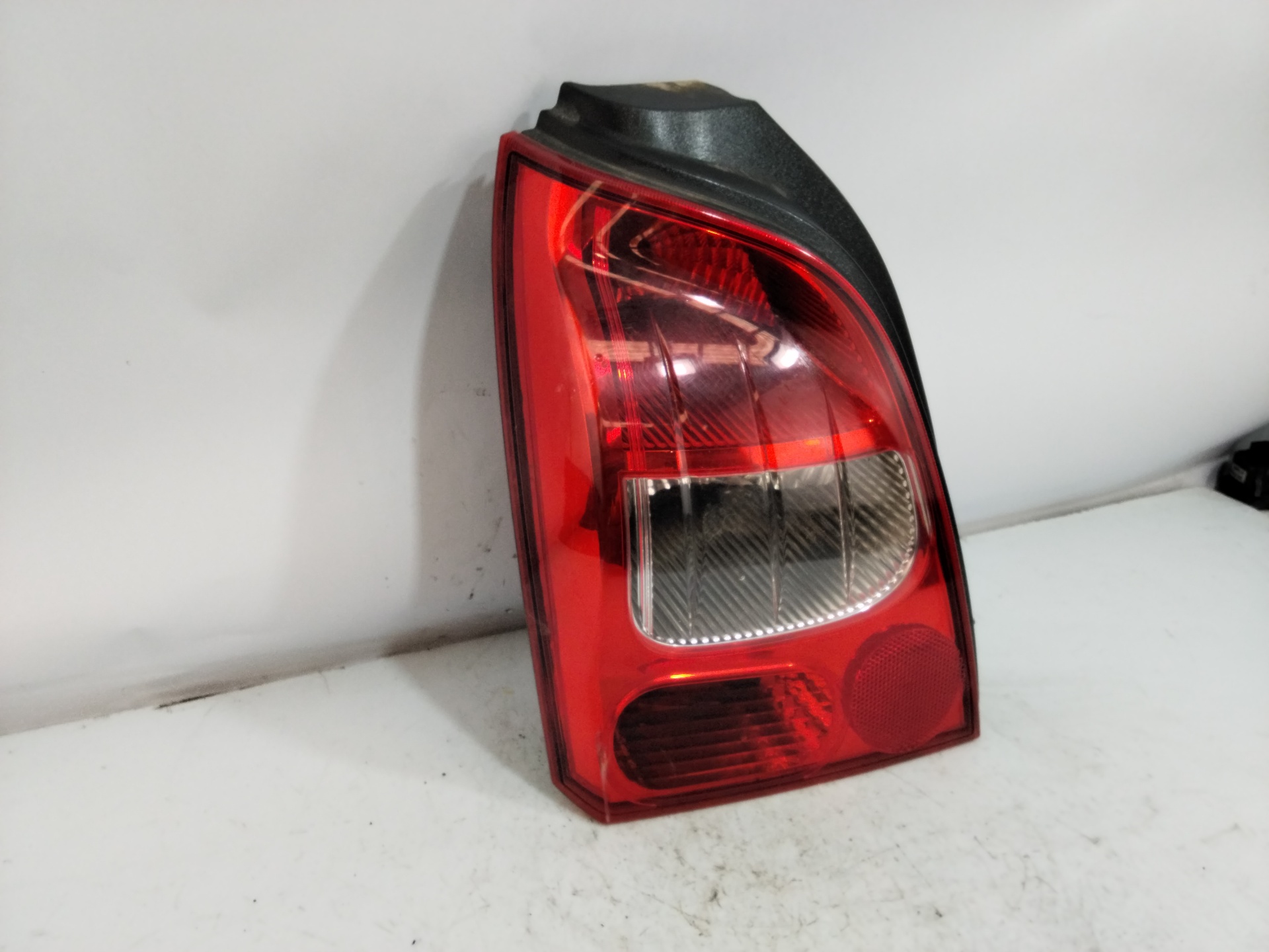 Pisca tras esquerdo 8200387888 de Renault Twingo 2007-2008 - pieza usada