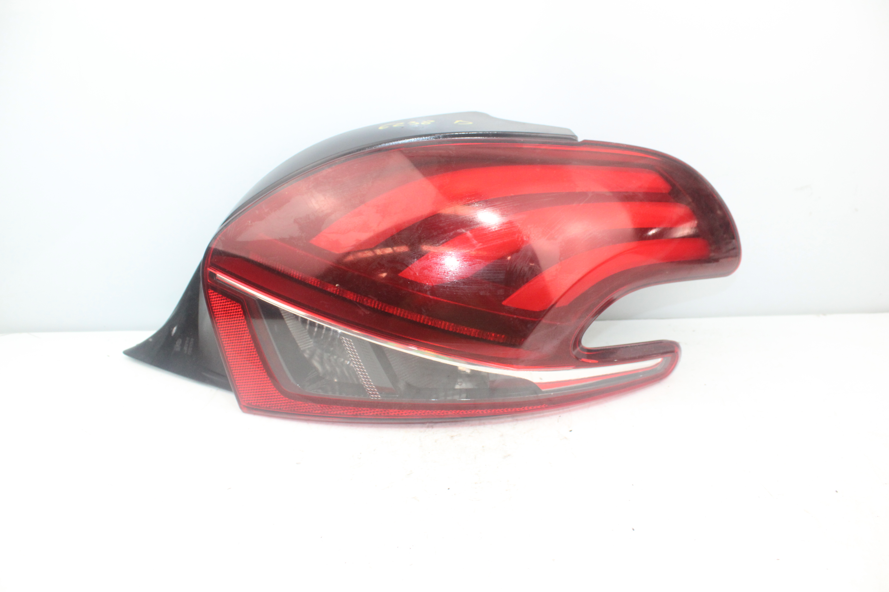 PEUGEOT 208 Peugeot 208 (2012-2015) Rear Right Taillight Lamp 98104305800 24064583