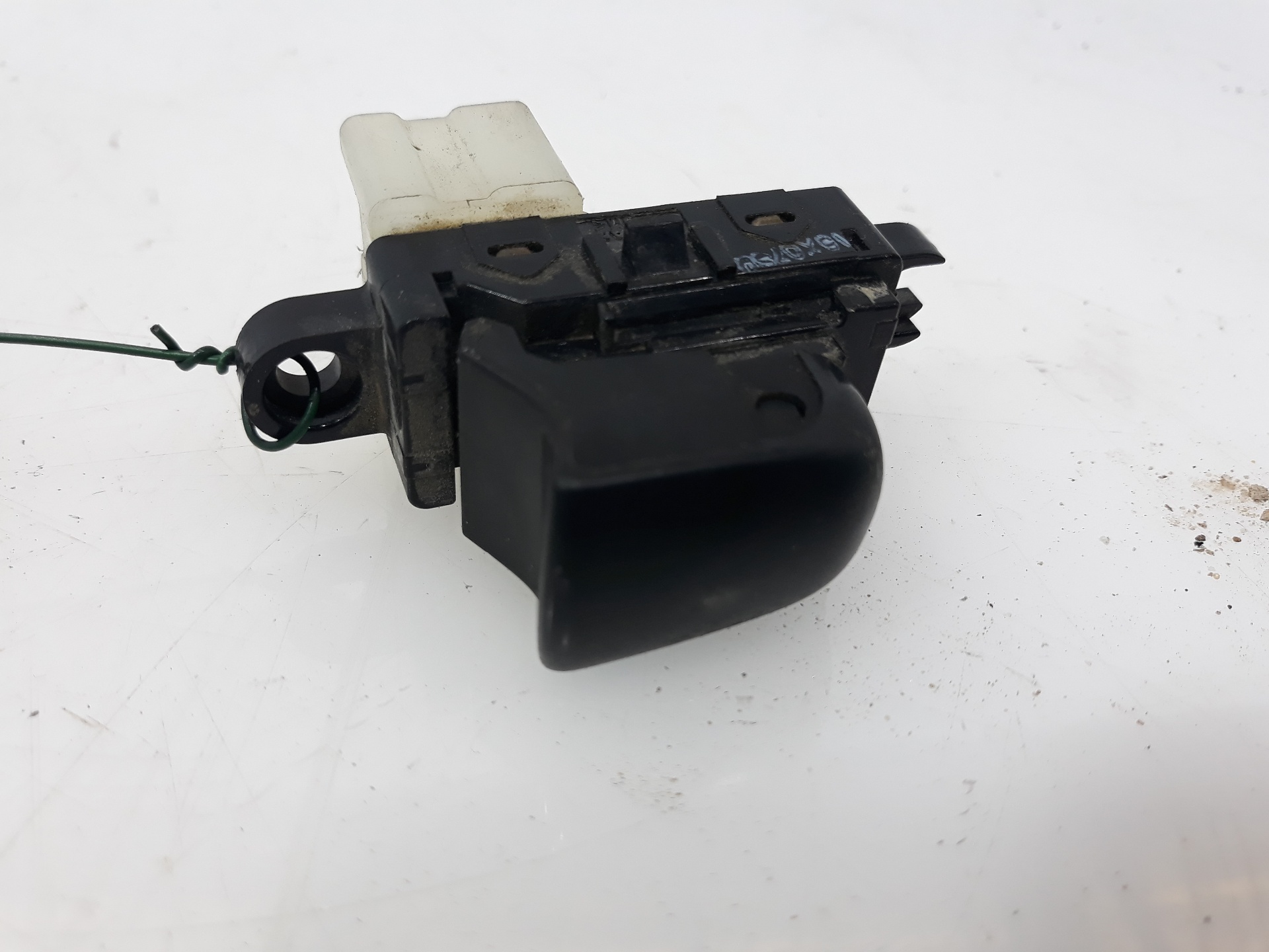 NISSAN Qashqai 2 generation (2013-2023) Rear Right Door Window Control Switch 829604EA0AX, 829604EA0AX 19171373