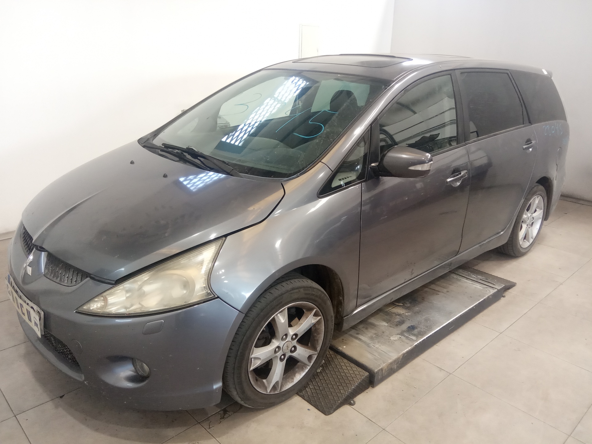 MITSUBISHI Grandis 1 generation (2003-2011) Jobb hátsó ajtó ablakemelője MR959660 26352900