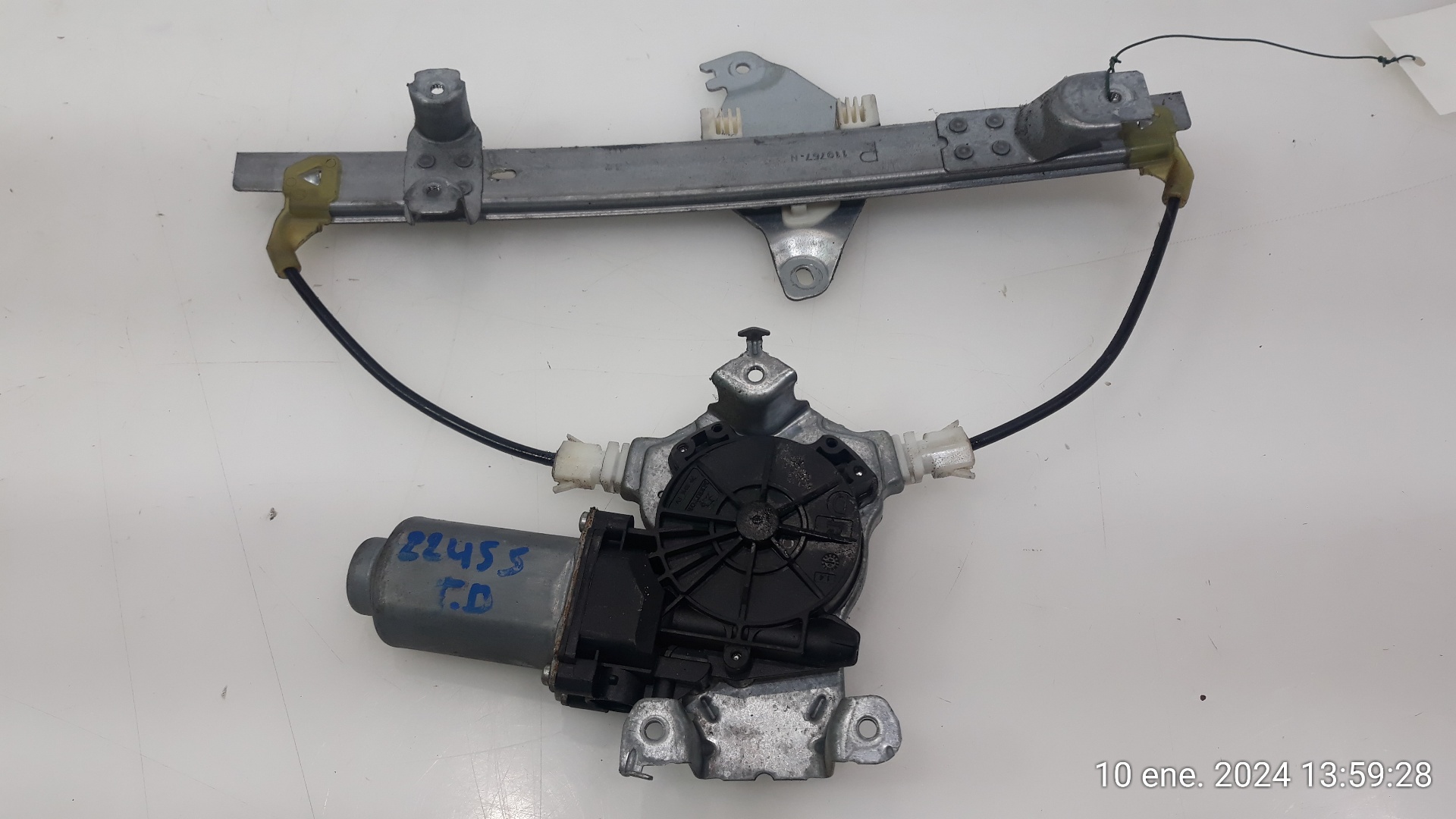 NISSAN Qashqai 1 generation (2007-2014) Aizmugurējo labo durvju logu pacēlājs 82700JD400,82700JD400 25157132