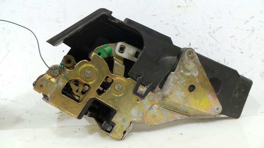 VOLVO V40 1 generation (1996-2004) Serrure de porte arrière gauche 30850806, 30850806 18935417