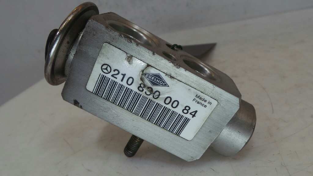 MERCEDES-BENZ E-Class W210/S210 (1995-2002) Alte piese compartiment motor 2108300084, 2108300084 18929369