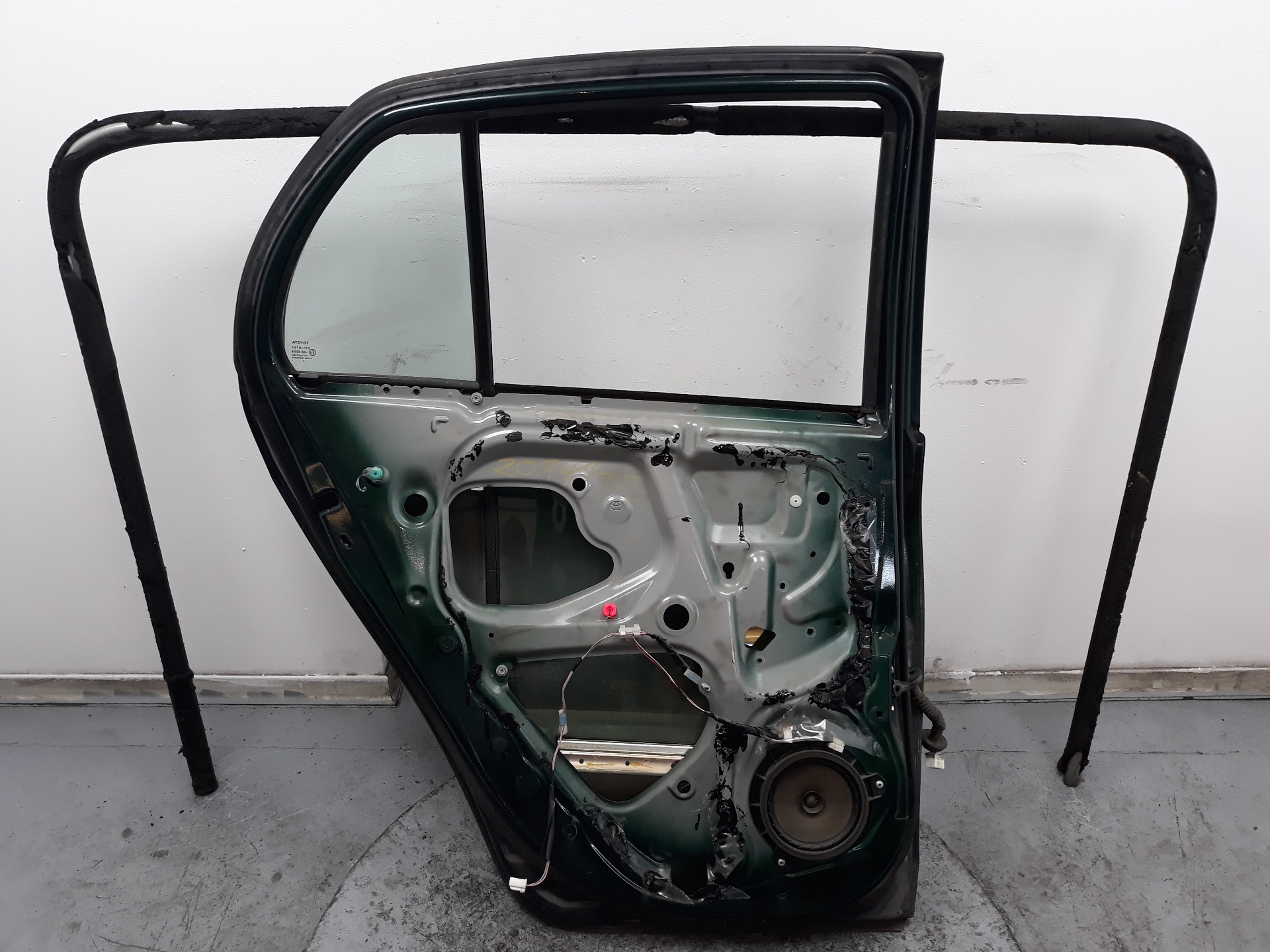 TOYOTA Yaris 2 generation (2005-2012) Rear Left Door 670040D110,670040D110 19099883