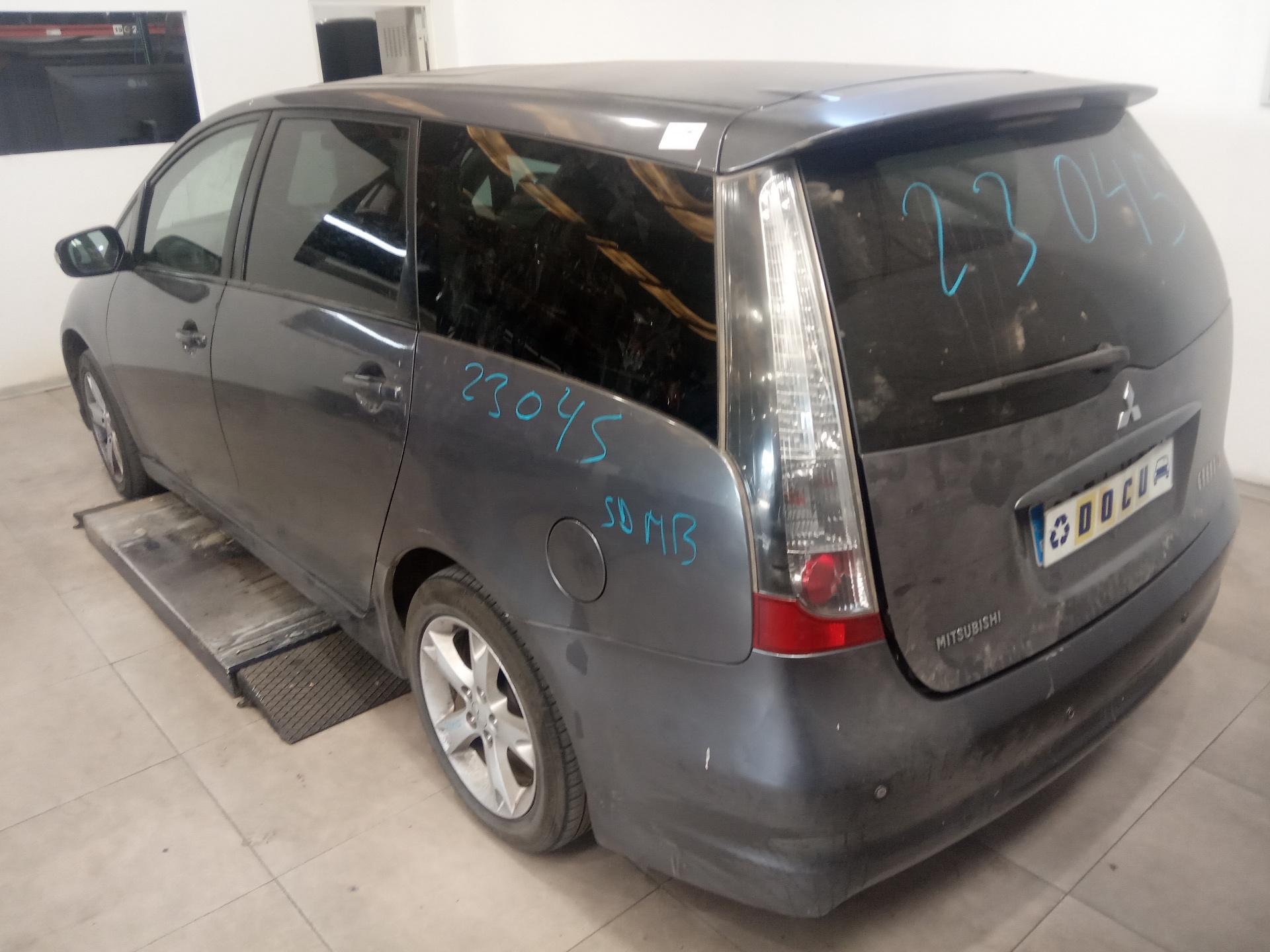 MITSUBISHI Grandis 1 generation (2003-2011) Jobb hátsó ajtó ablakemelője MR959660 26352900