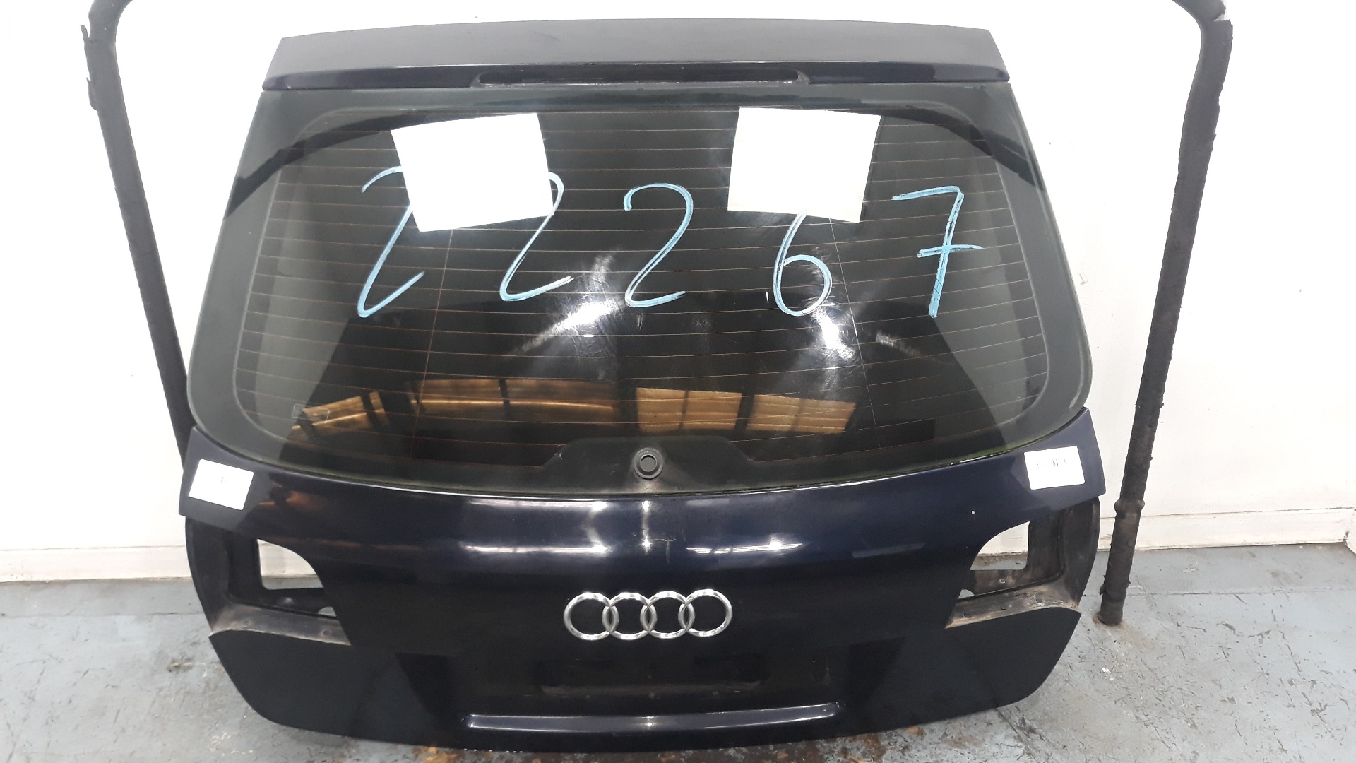 AUDI A6 C6/4F (2004-2011) Крышка багажника 4F9827023F,4F9827023F 25211528