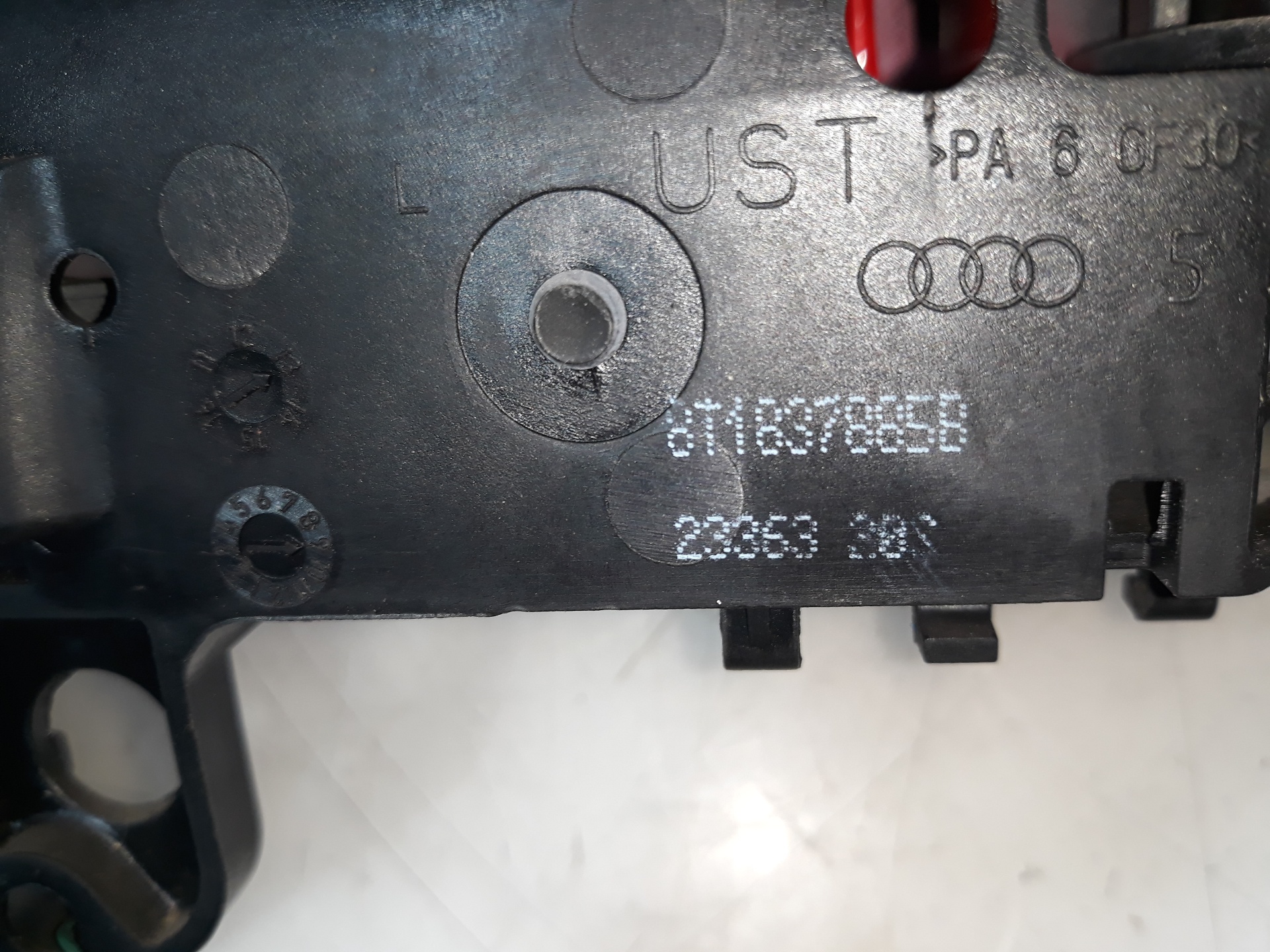 AUDI A7 C7/4G (2010-2020) Priekšējo kreiso durvju ārējais rokturis 8T1837885B, 8T1837885B 19151999