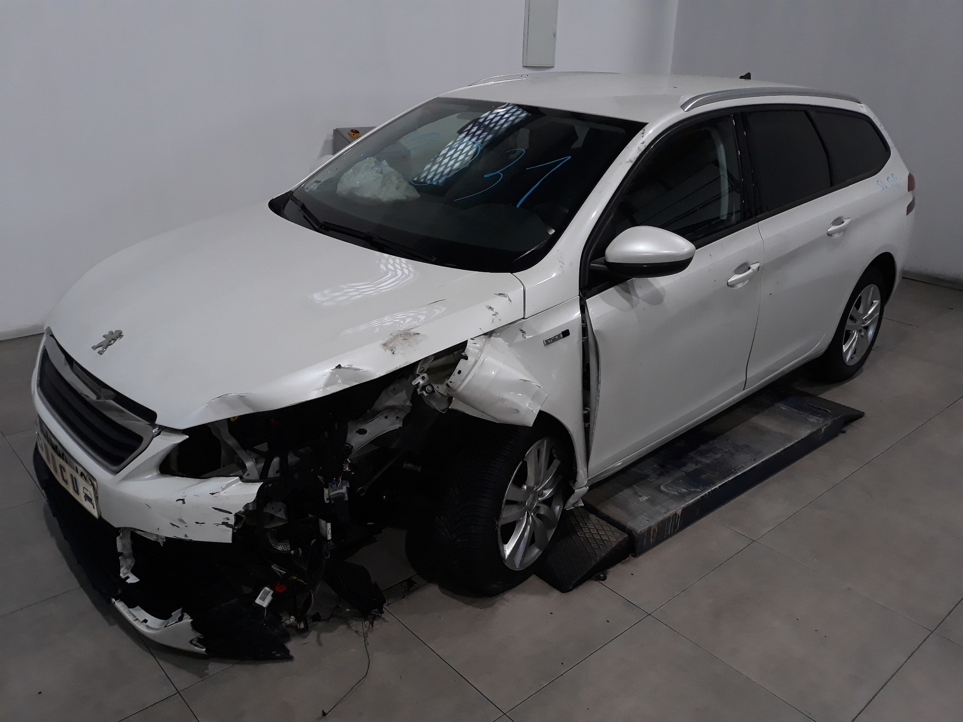 PEUGEOT 308 T9 (2013-2021) Повторитель переднего правого крыла 9812662180,9812662180 26093824