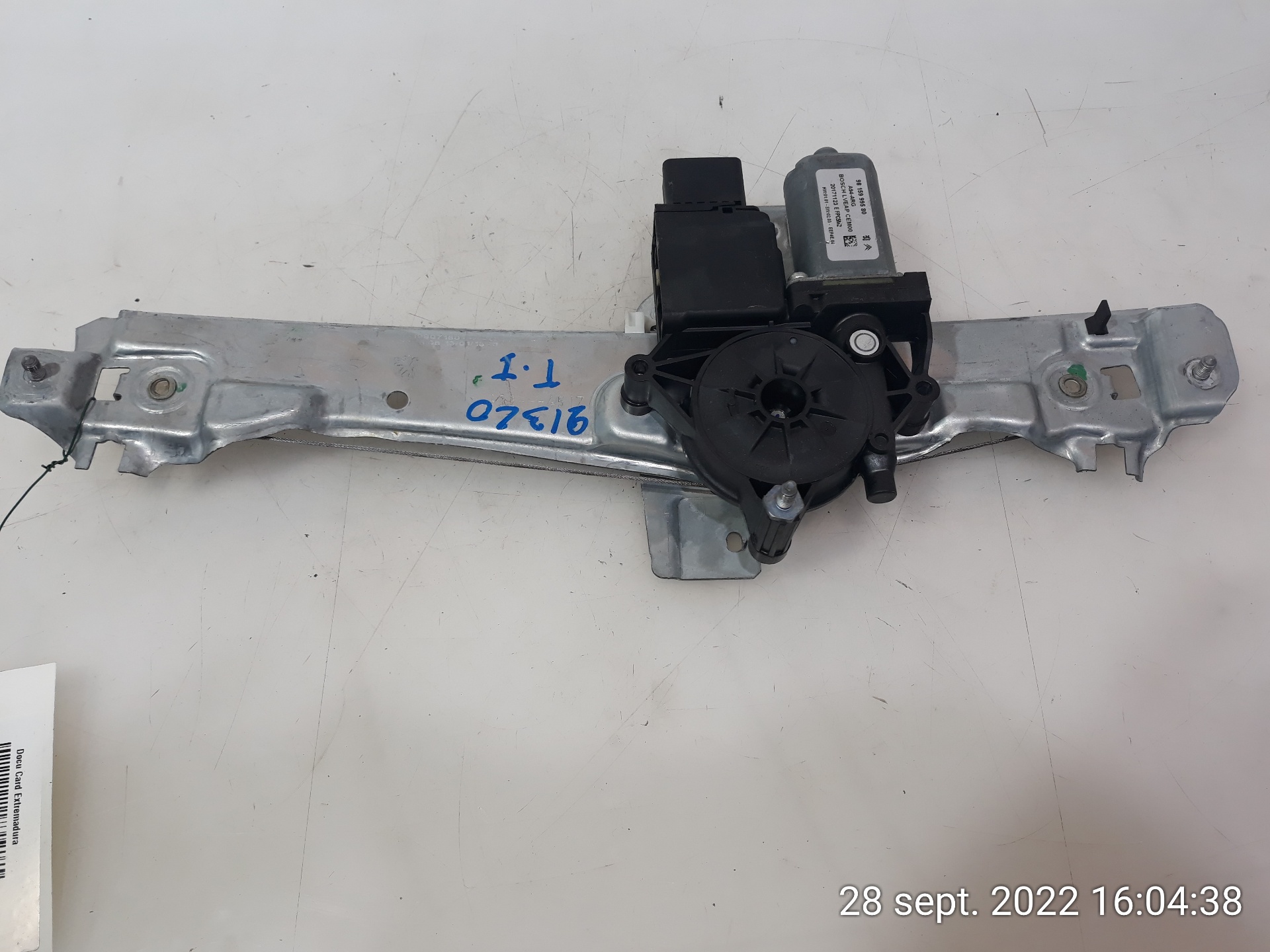 PEUGEOT 2008 1 generation (2013-2020) Rear left door window lifter 9819907180, 9819907180 26086299