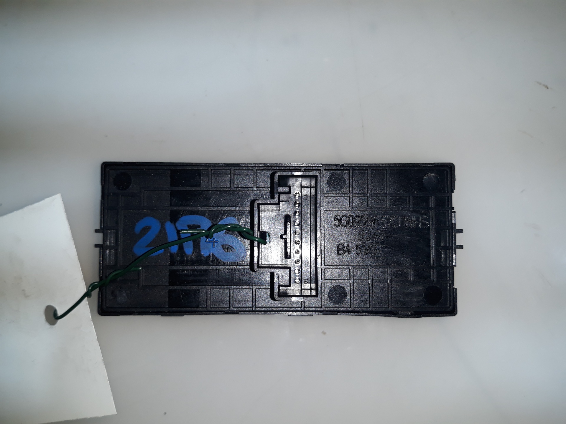 VOLKSWAGEN Passat B8 (2014-2023) Front Left Door Window Switch 5G0959857D, 5G0959857D 19117634