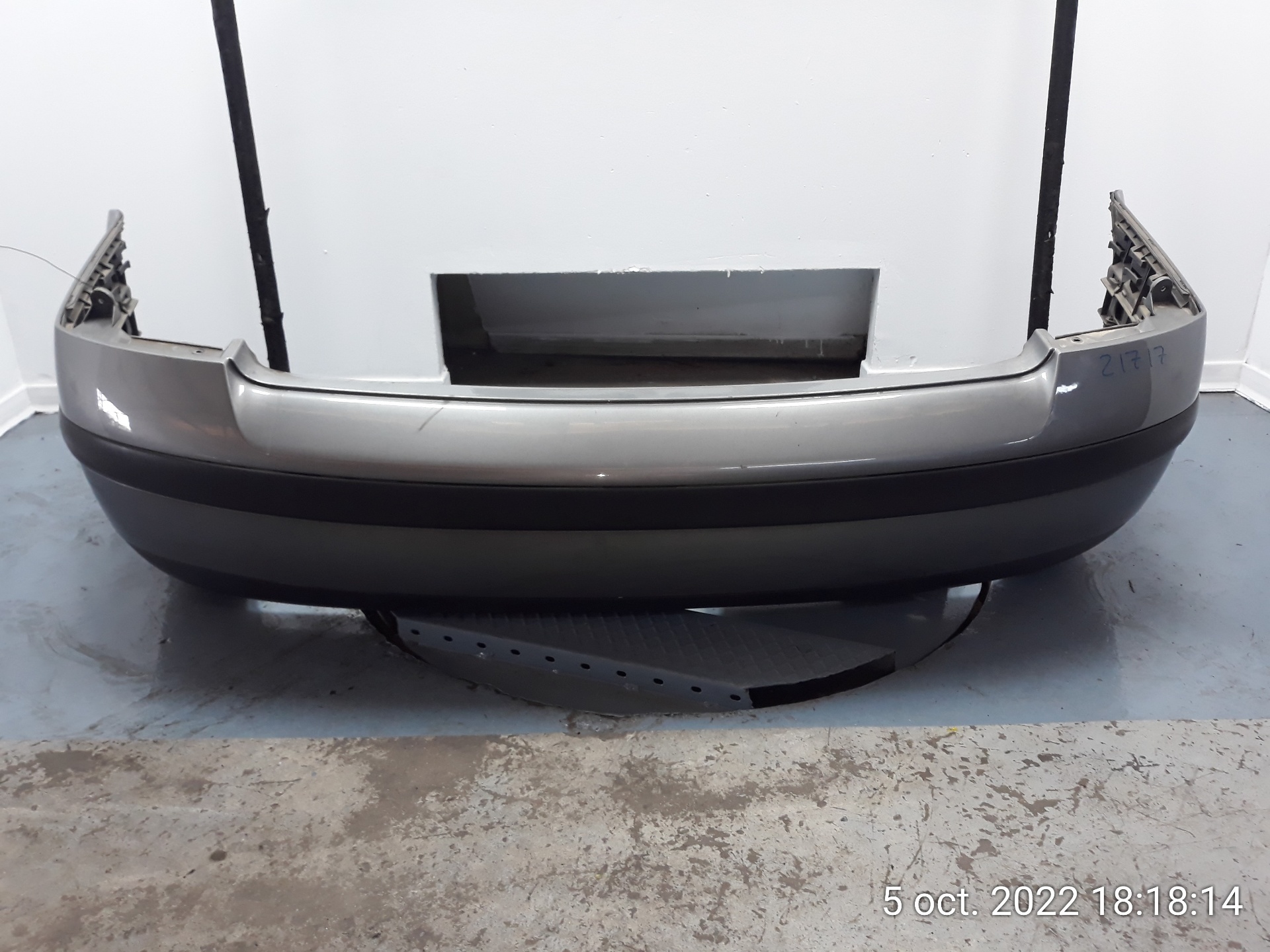 VOLKSWAGEN Passat B5 (1996-2005) Rear Bumper 3B5807417D 19138266