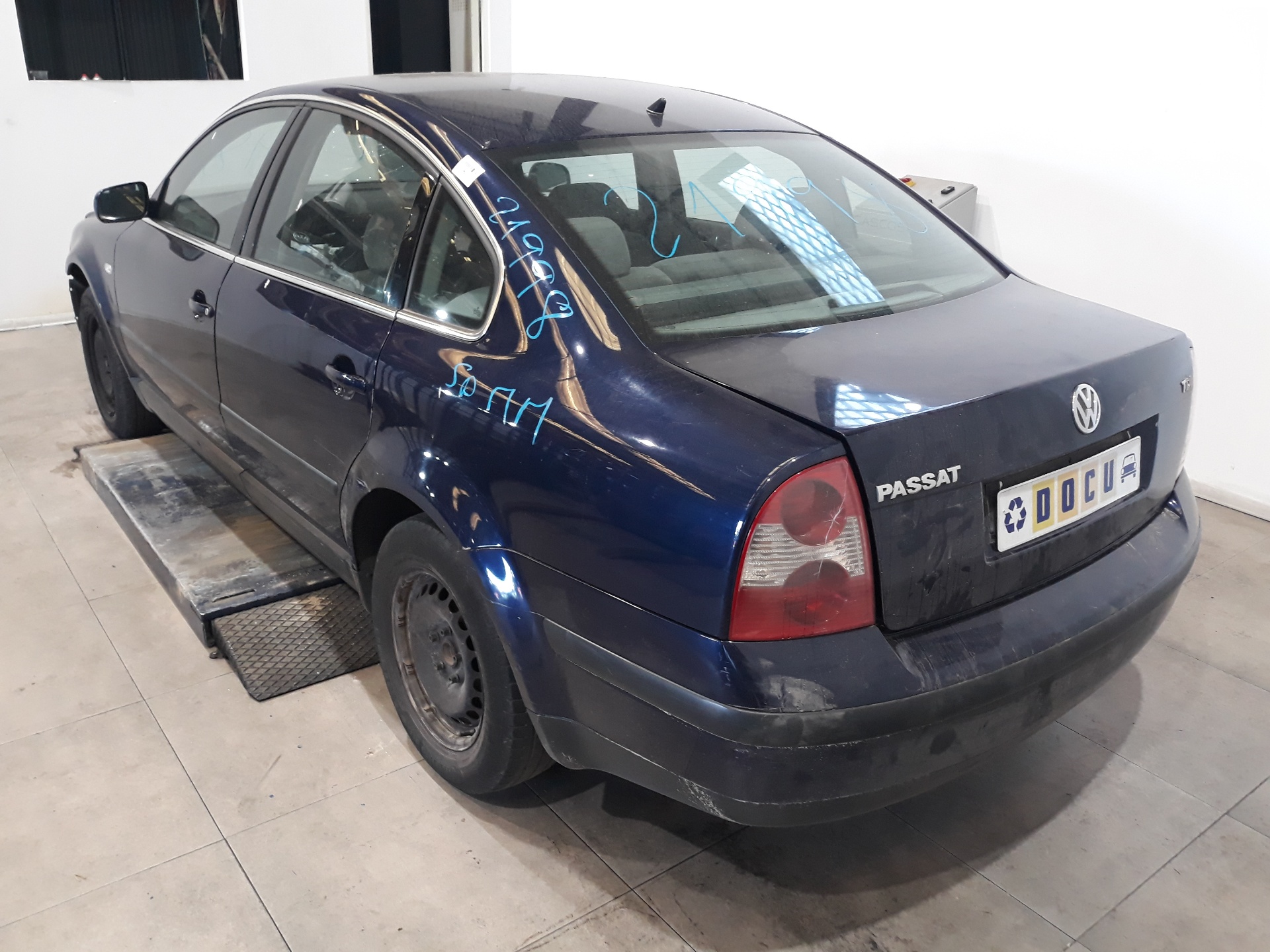 VOLKSWAGEN Passat B5 (1996-2005) Oikean puolen siipipeili 3B0857934, 3B0857934 20566137