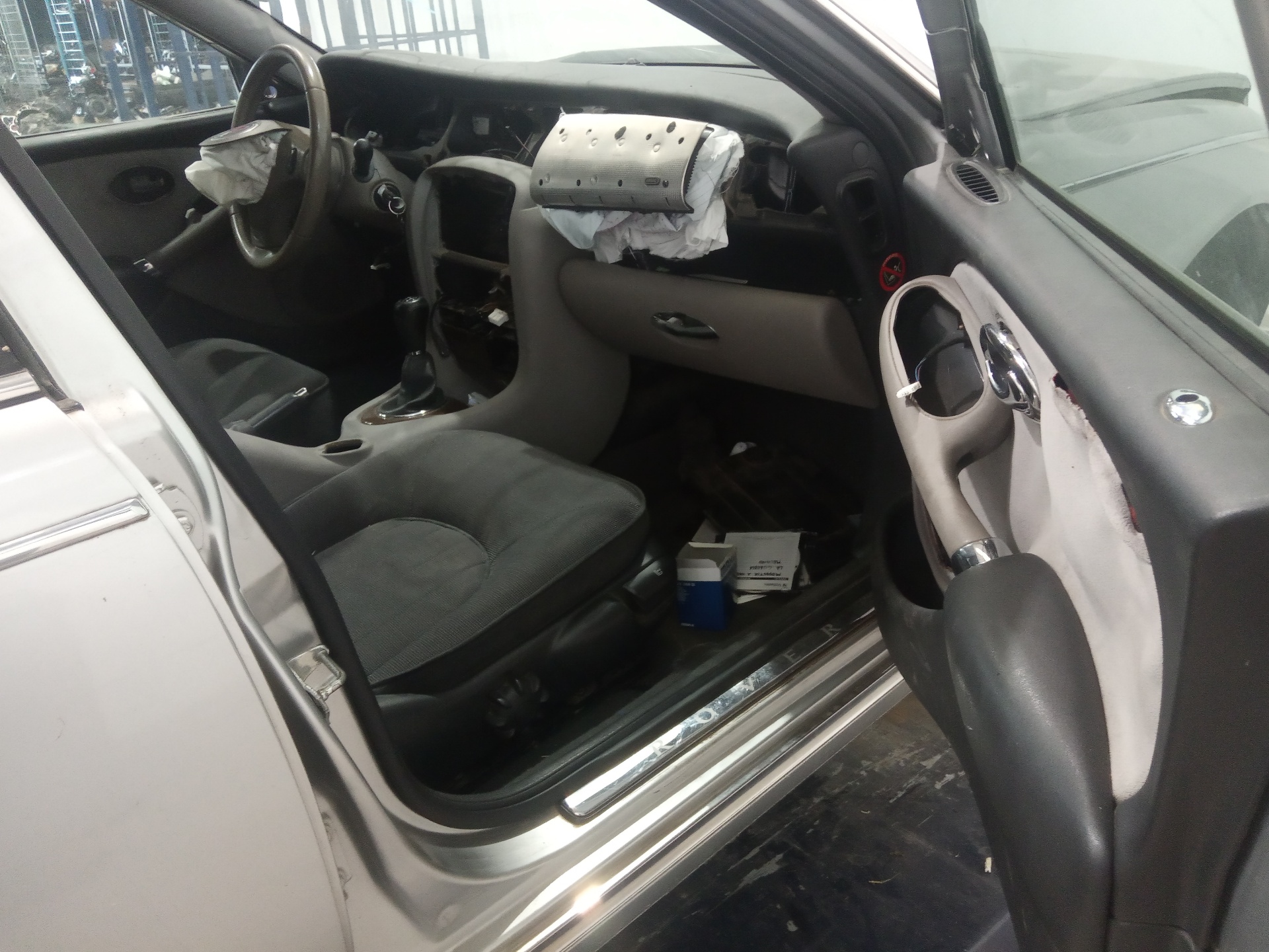 TOYOTA Serrure de porte arrière droite FQM000080 25195753