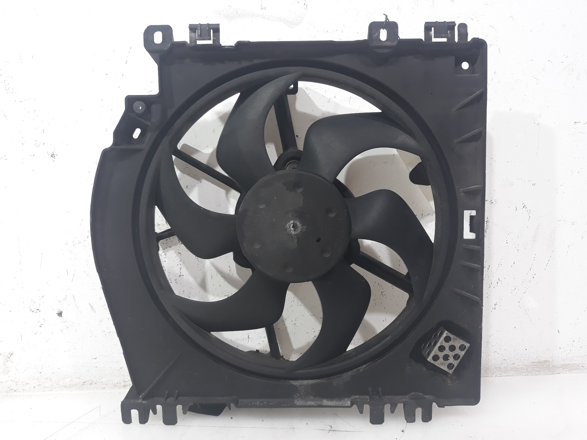 CHEVROLET Clio 3 generation (2005-2012) Diffuser Fan 8200748439, 8200748439 19110123