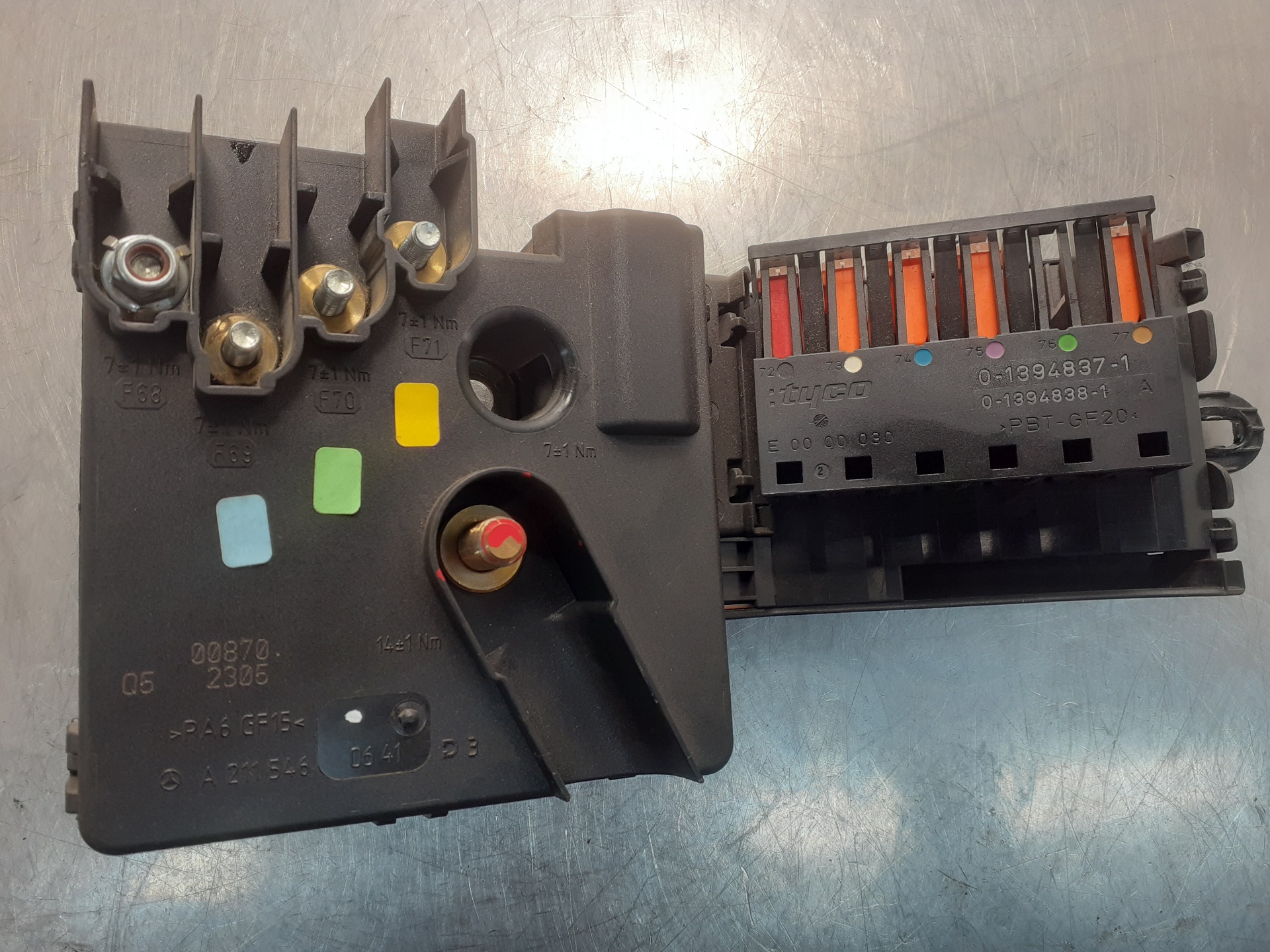 TOYOTA E-Class W211/S211 (2002-2009) Fuse Box A2115460641 19050481