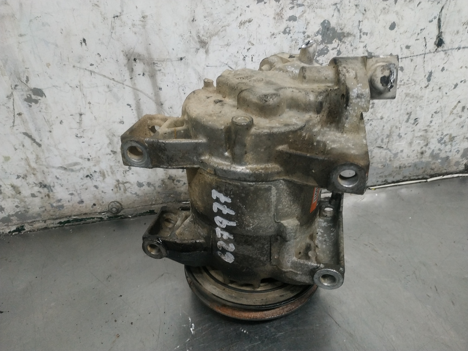 NISSAN Almera N16 (2000-2006) Помпа кондиціонера 92600BN311 27318930