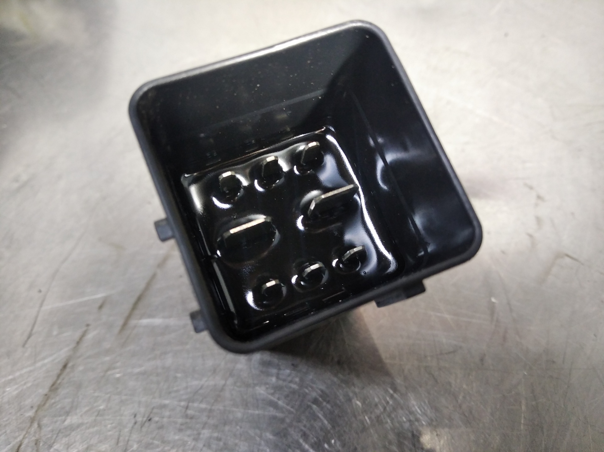 Caja de precalentamiento BH01 9803299780 de Citroen C4 picasso ii 2013-0 con 88000 km - pieza usada