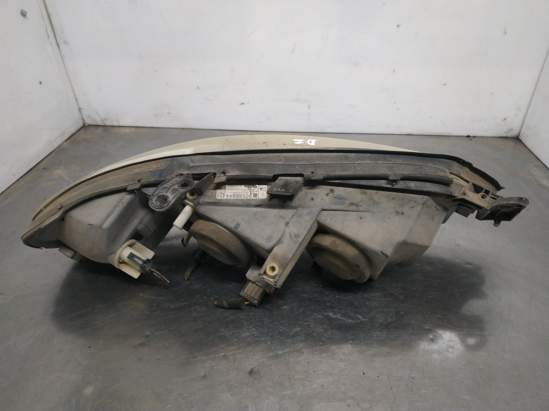 Faro izquierdo 90586844 de Opel Vectra 1995-1999 - pieza usada