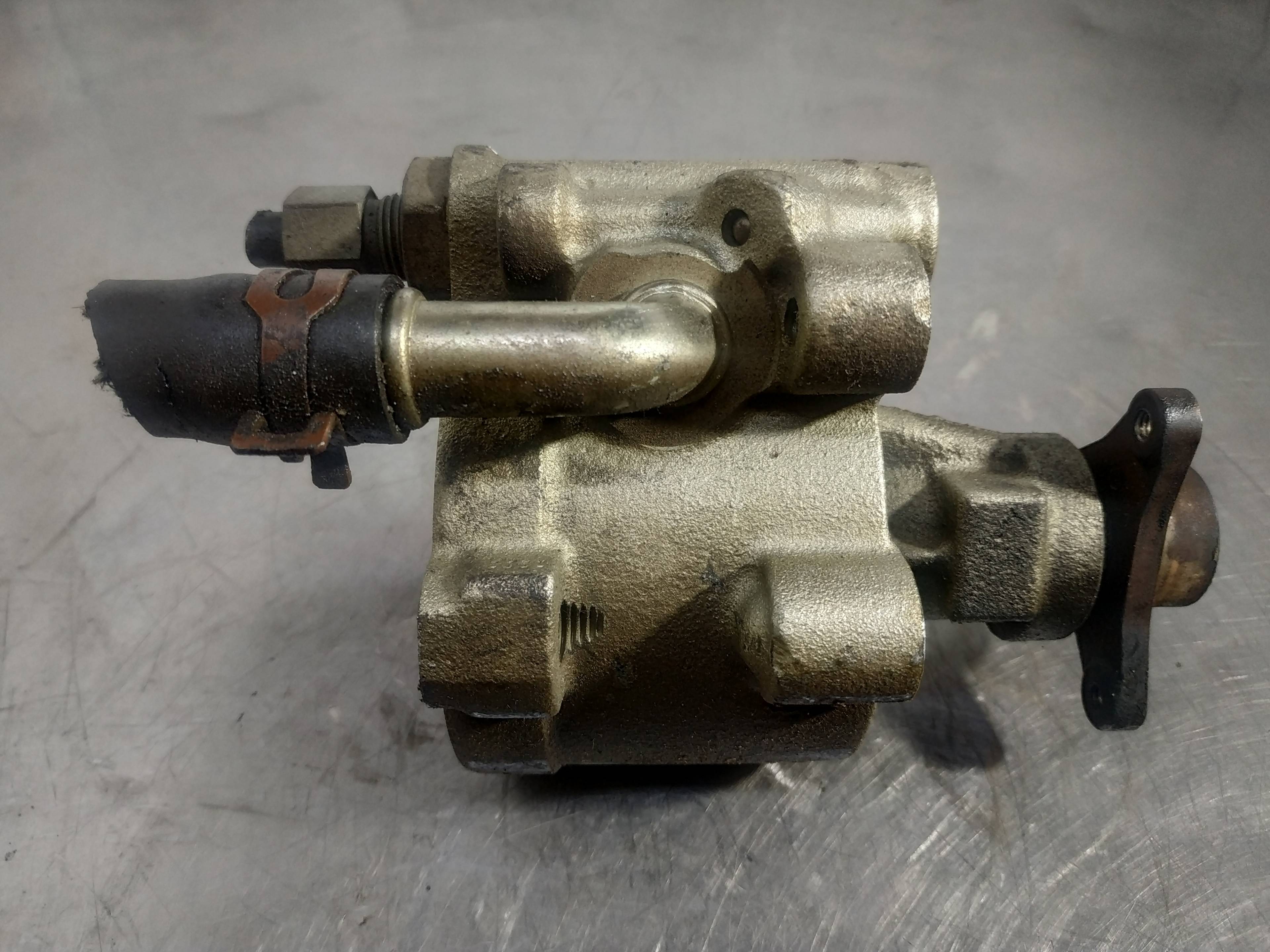 Bomba de servodirección F9Q 7700417308 de Renault Megane i 1997-2003 - pieza usada