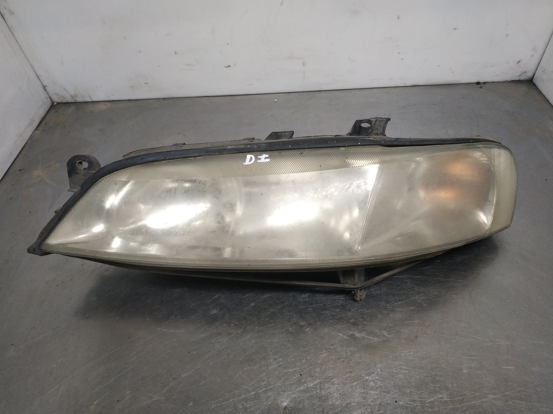 Faro izquierdo 90586844 de Opel Vectra 1995-1999