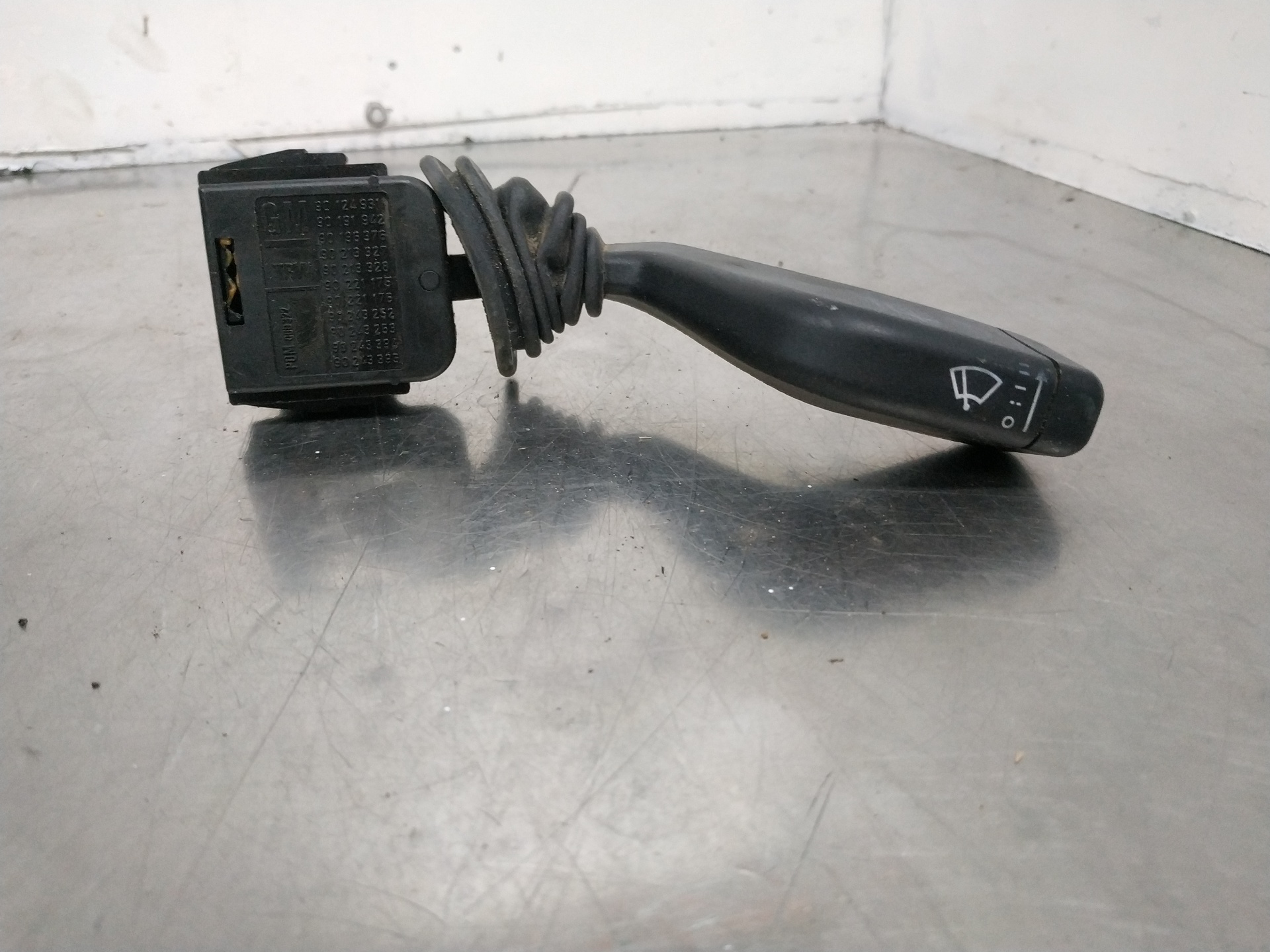 Mando del limpia X16XEL 90124931 de Opel Astra g hatchback (t98) 1998-0