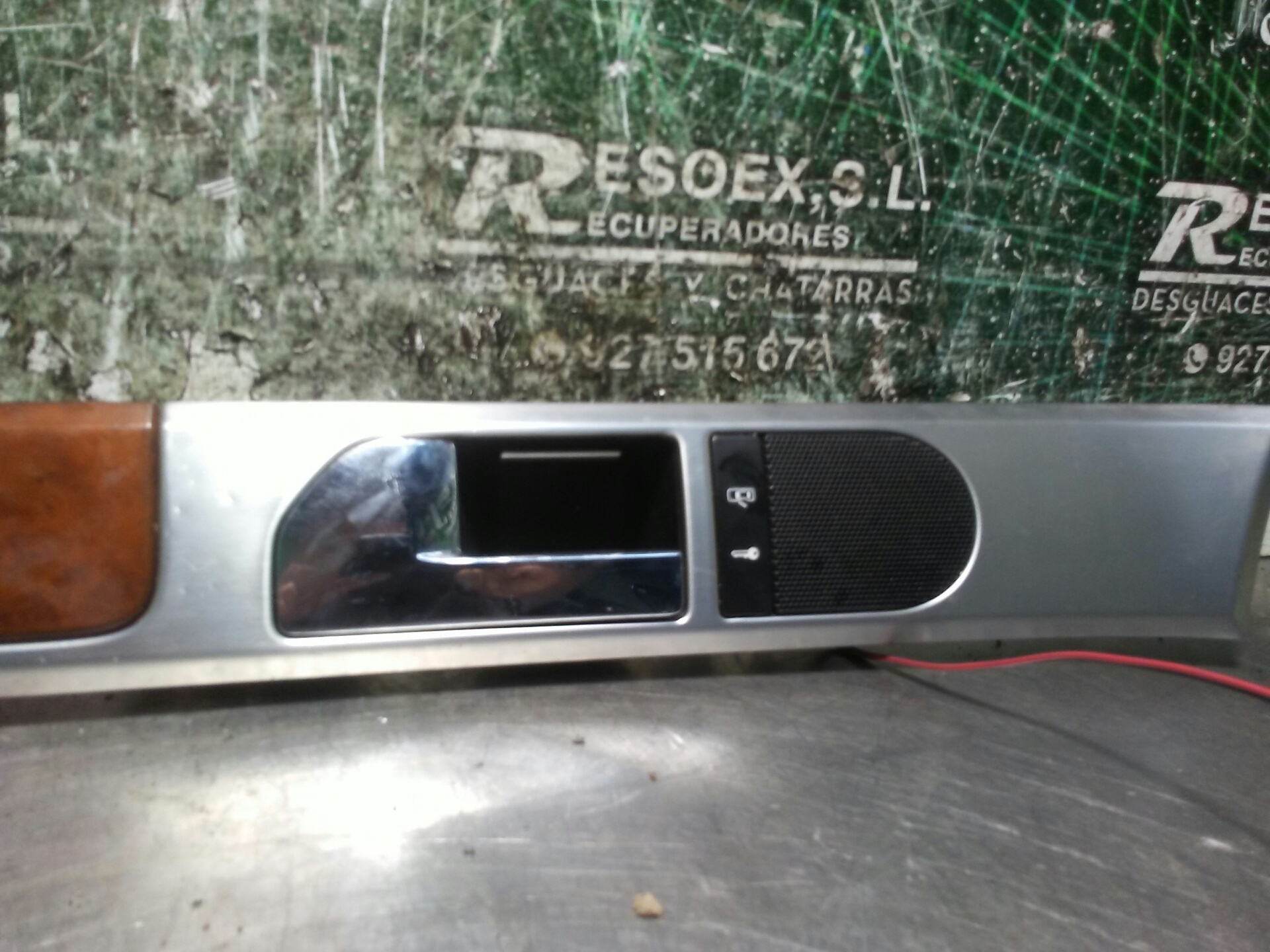 VOLKSWAGEN Touareg 1 generation (2002-2010) Кронштейн ручки передней левой двери 7L6867439 18898504