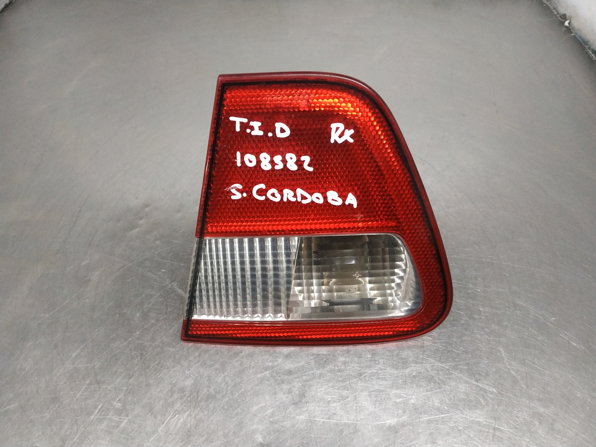 SEAT Cordoba 1 generation (1993-2003) Rear Right Taillight Lamp 6K5945092F 27319225