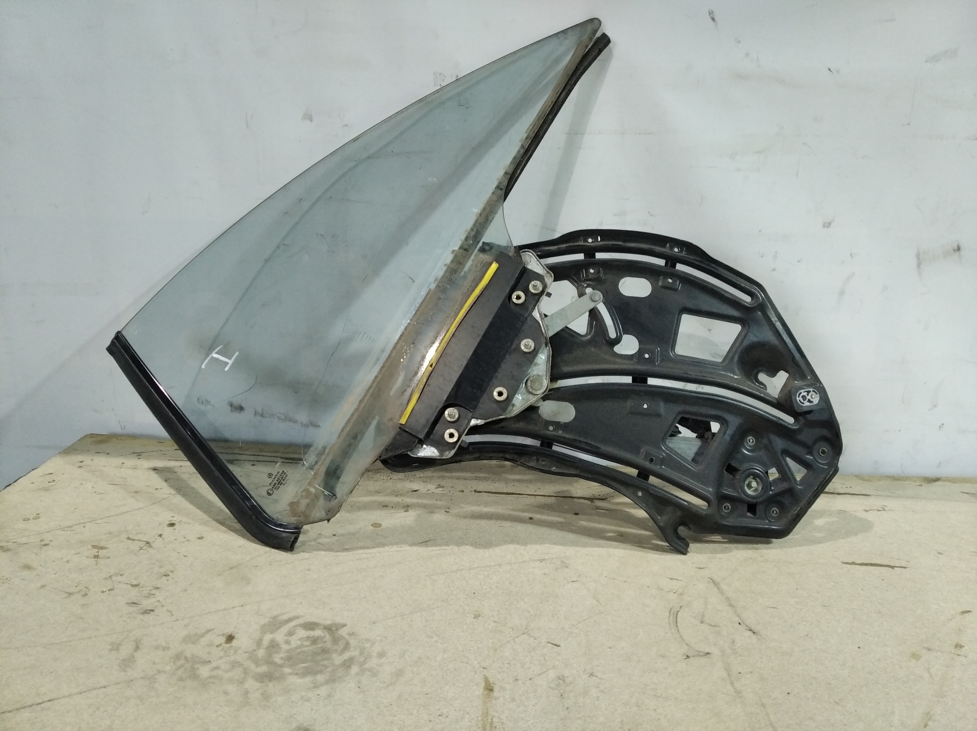 NISSAN S-Class W220 (1998-2005) Rear left door window lifter A2156700103 23611387