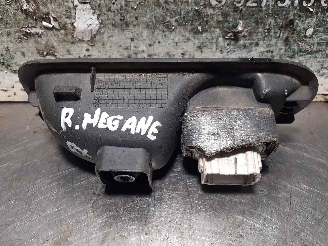 Comando do vidro tras direito K9K F7 156015540 de Renault Megane ii (bm0/1_, cm0/1_) 2002-2008 - pieza usada