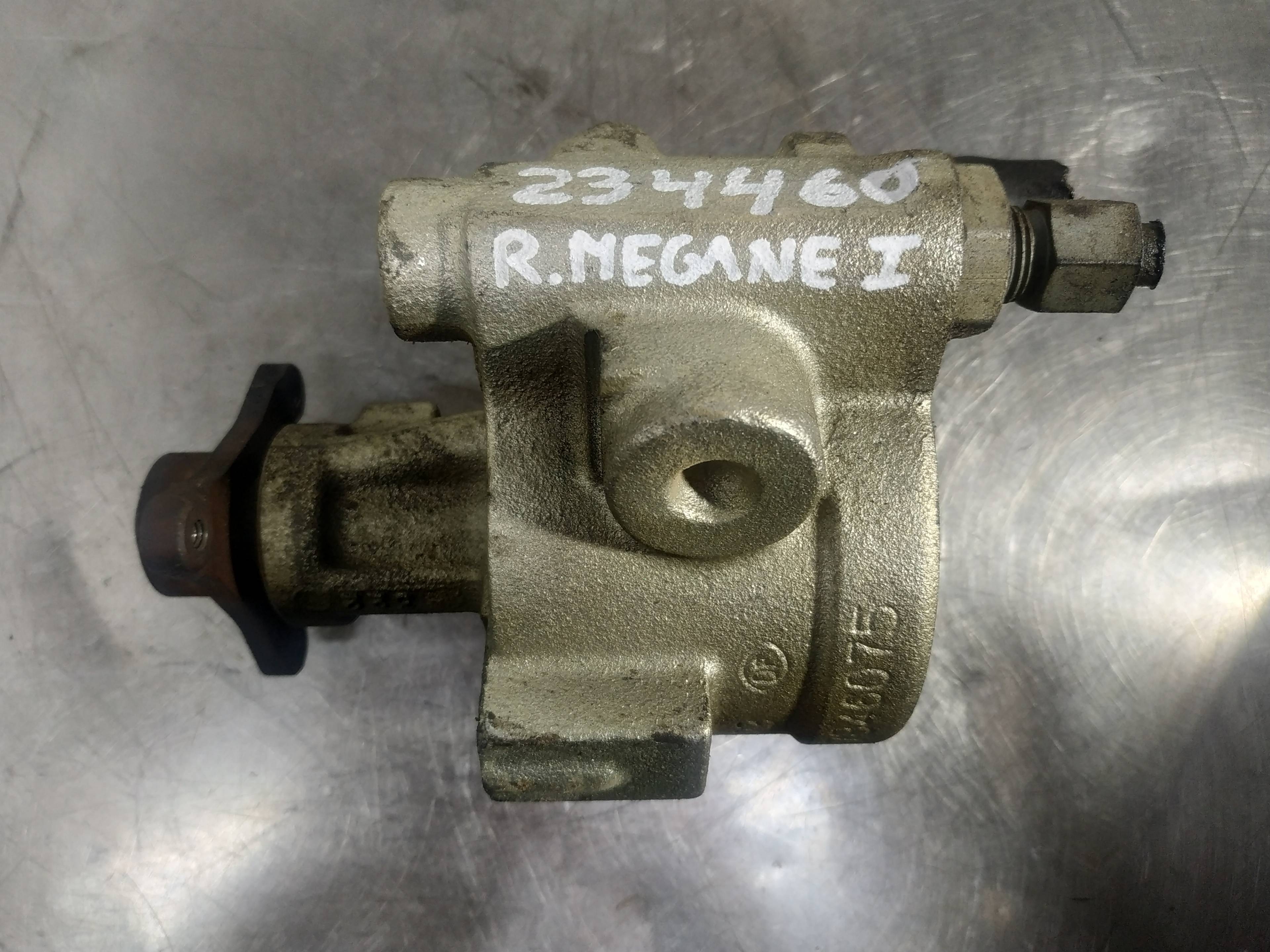 Bomba de servodirección F9Q 7700417308 de Renault Megane i 1997-2003 - pieza usada