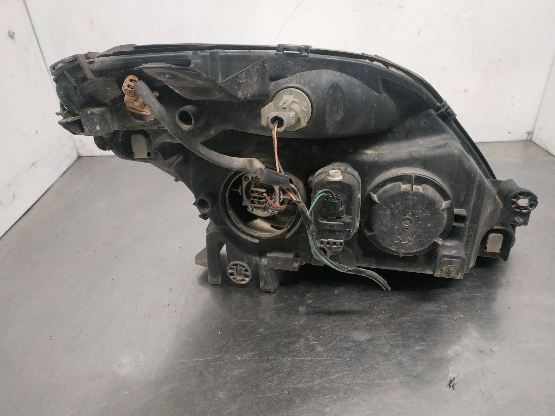 Faro izquierdo 7700432098 de Renault Megane scénic (ja0/1_) 2001-2003 - pieza usada