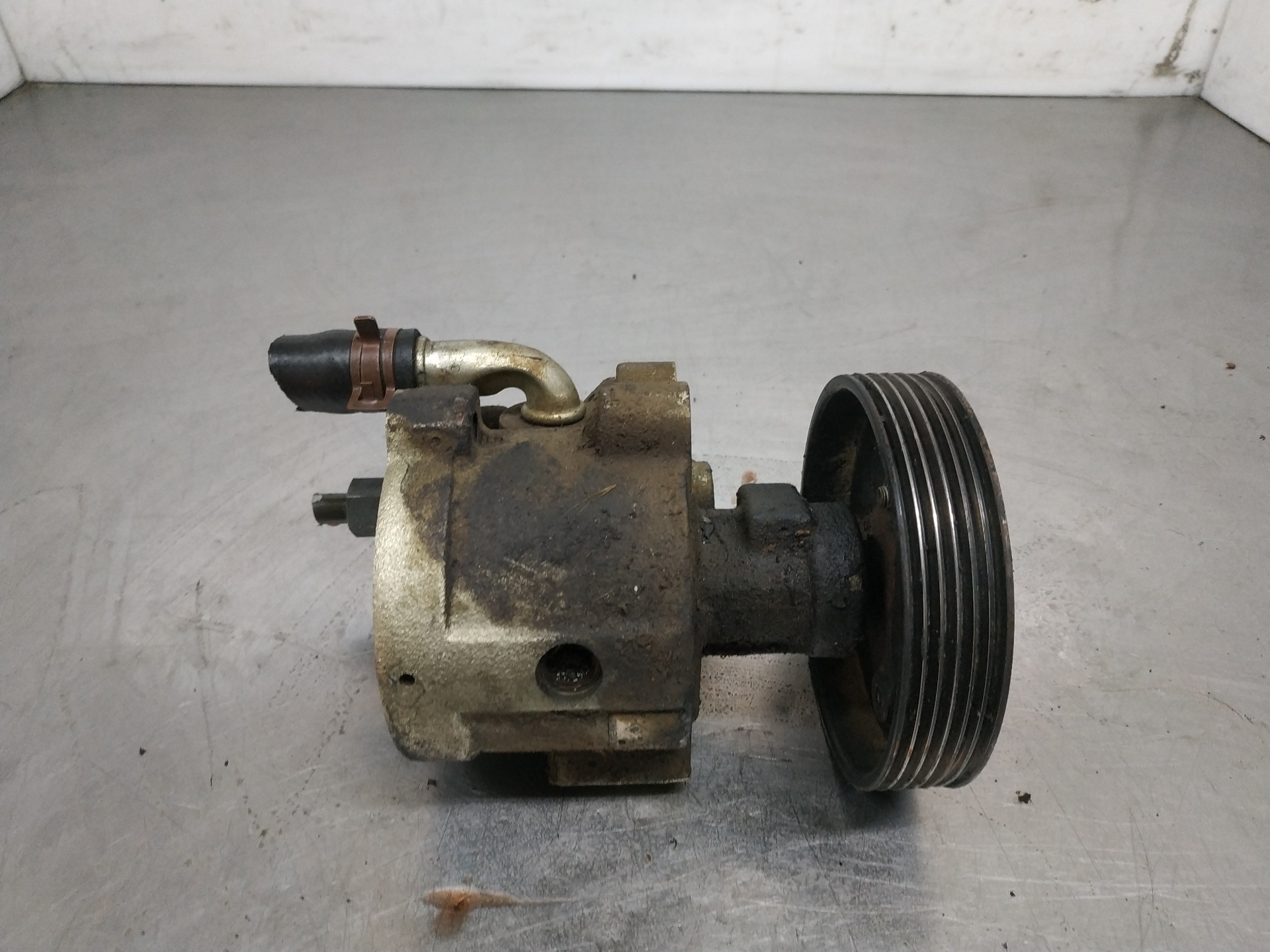 Pompe de direction F9Q730,F9Q734,F9Q731,F9Q736,F9Q 7700417308 de Renault Megane i 1997-2003 - pieza usada