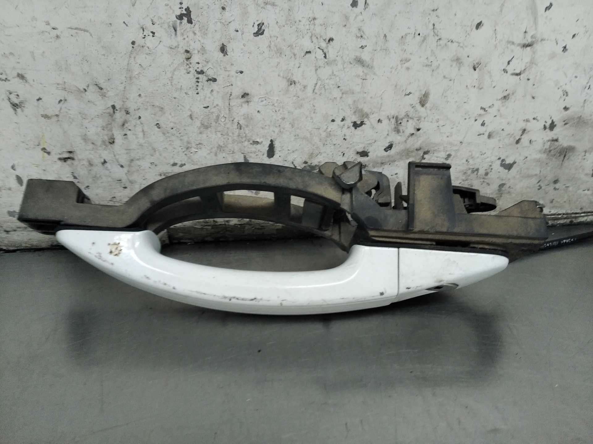 PEUGEOT Focus 2 generation (2004-2011) Front Left Door Exterior Handle 23582980