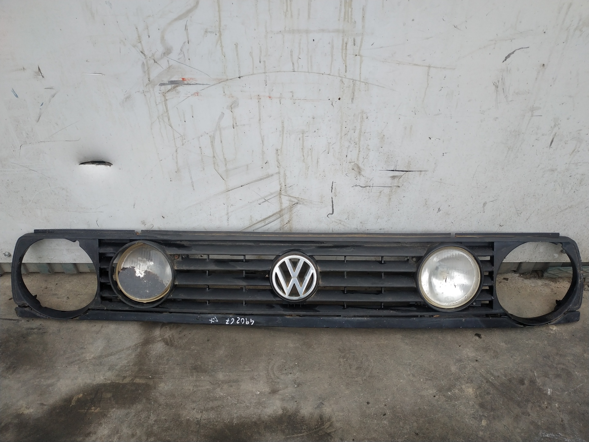 VOLKSWAGEN Golf 2 generation (1983-1992) Решетка радиатора 26565446