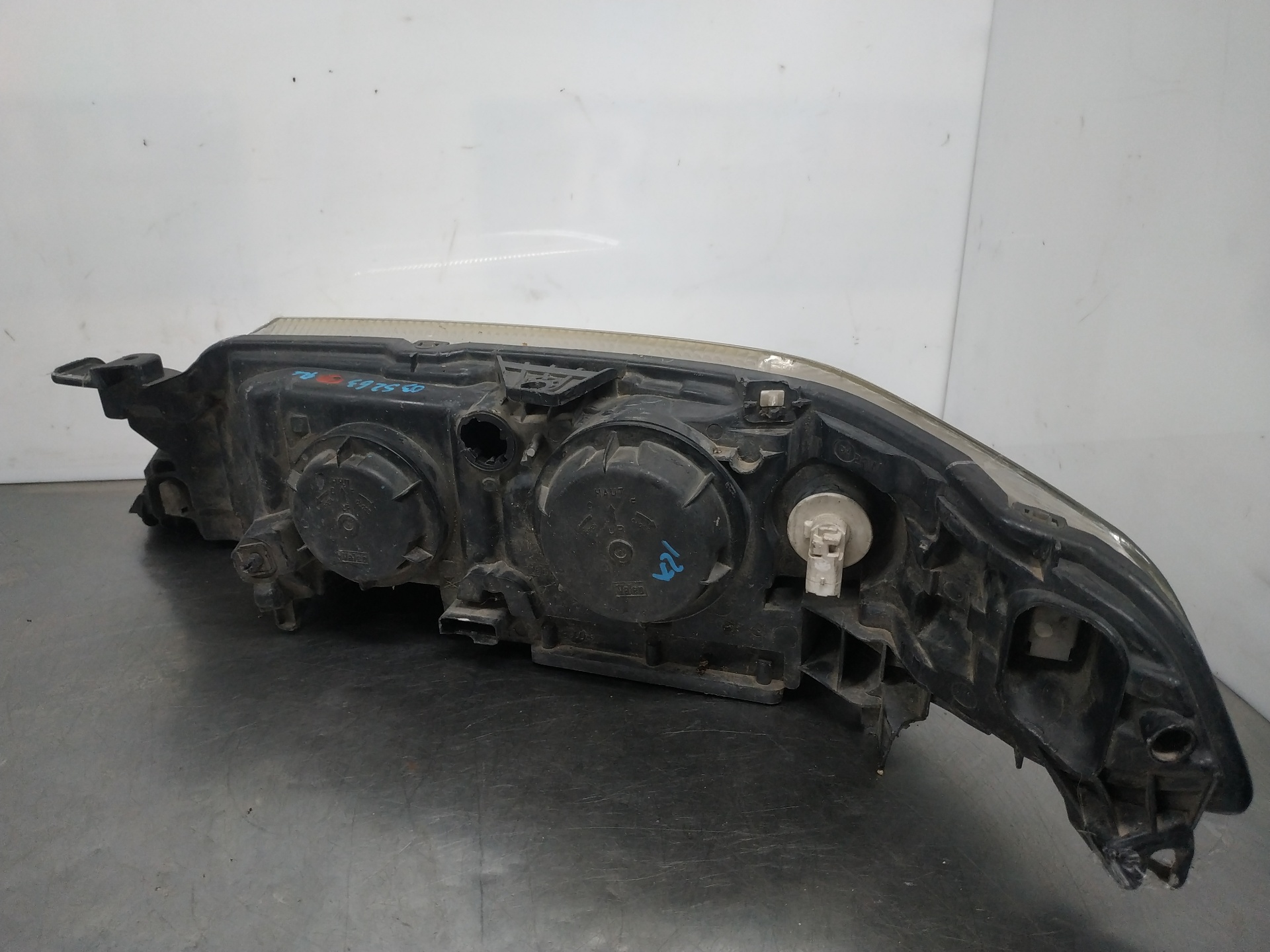 Headlamp rh F9Q D6 8200002847 de Renault Laguna ii (bg0/1_) 2001-2007 - pieza usada