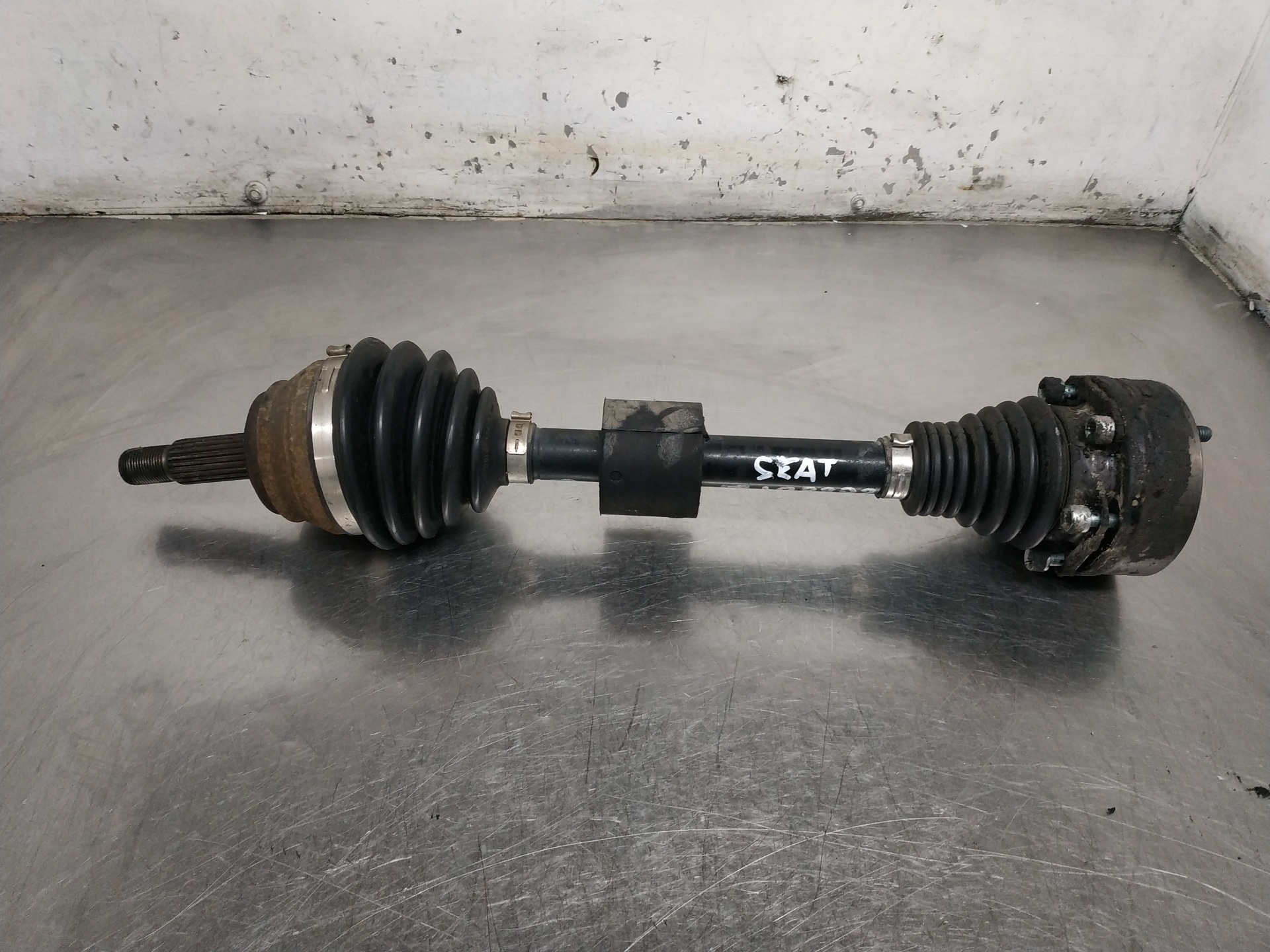 SEAT Cordoba 1 generation (1993-2003) Front Left Driveshaft 27319349