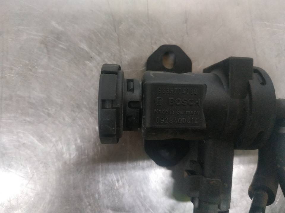 Válvula de aire adicional 9635704380 de Citroen C5 2002-2003 - pieza usada