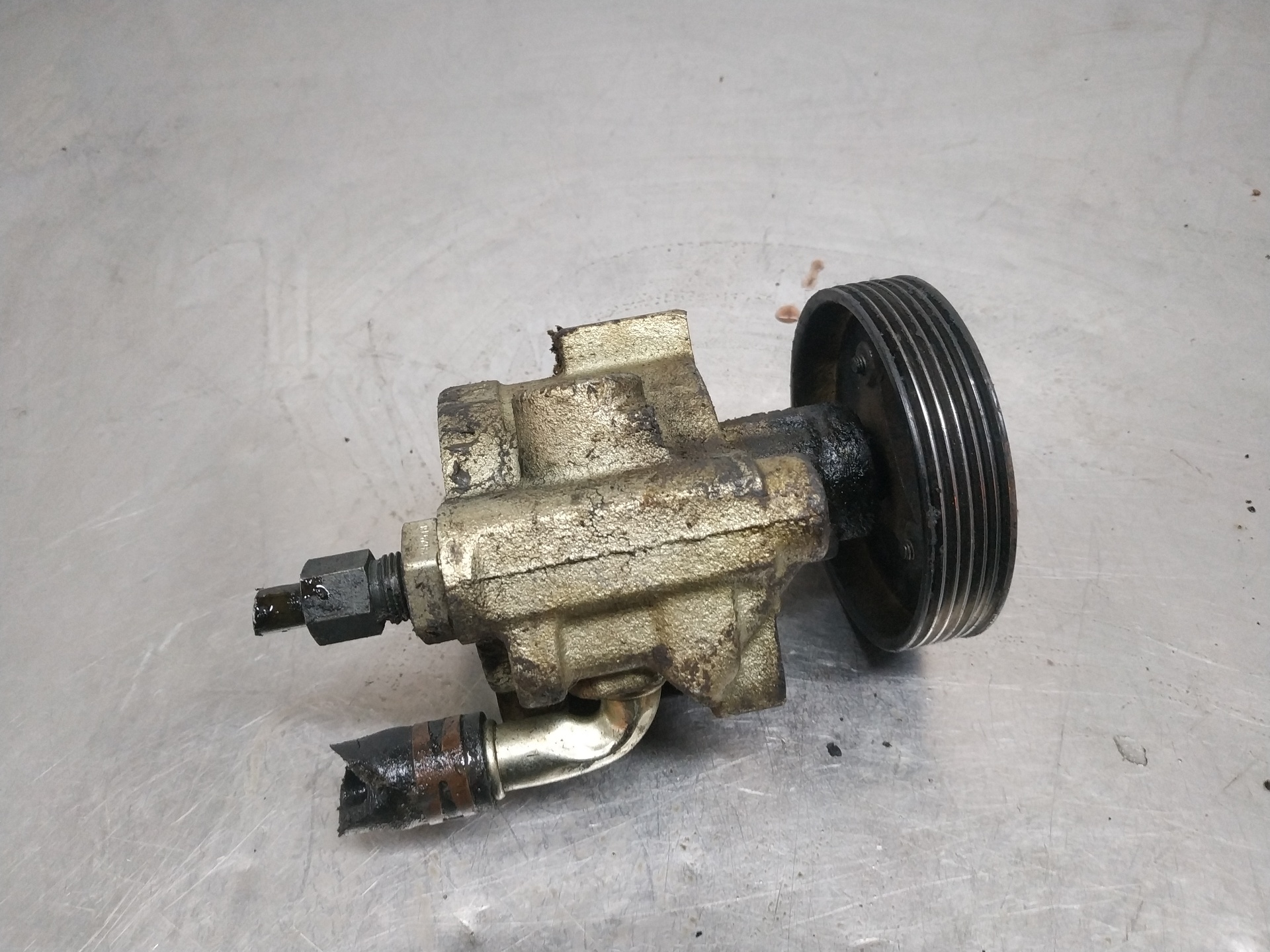 Pompe de direction F9Q730,F9Q734,F9Q731,F9Q736,F9Q 7700417308 de Renault Megane i 1997-2003 - pieza usada